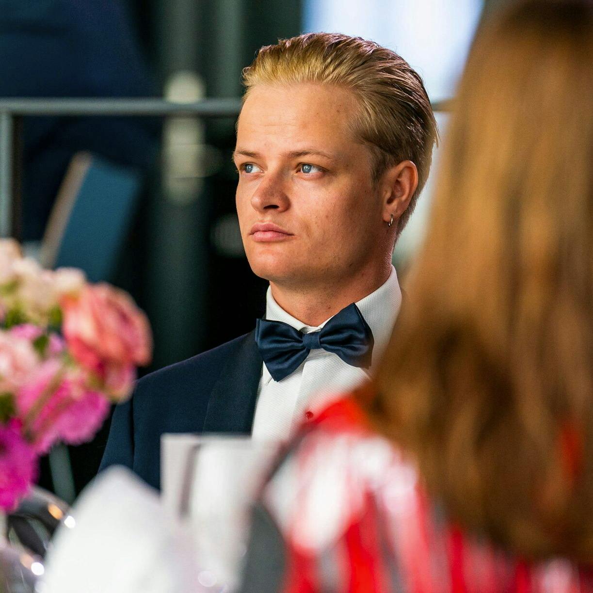 Søn af den norske kronprinsesse, Marius Borg Høiby vendte søndag aften hjem til Norge, skriver norske medier.