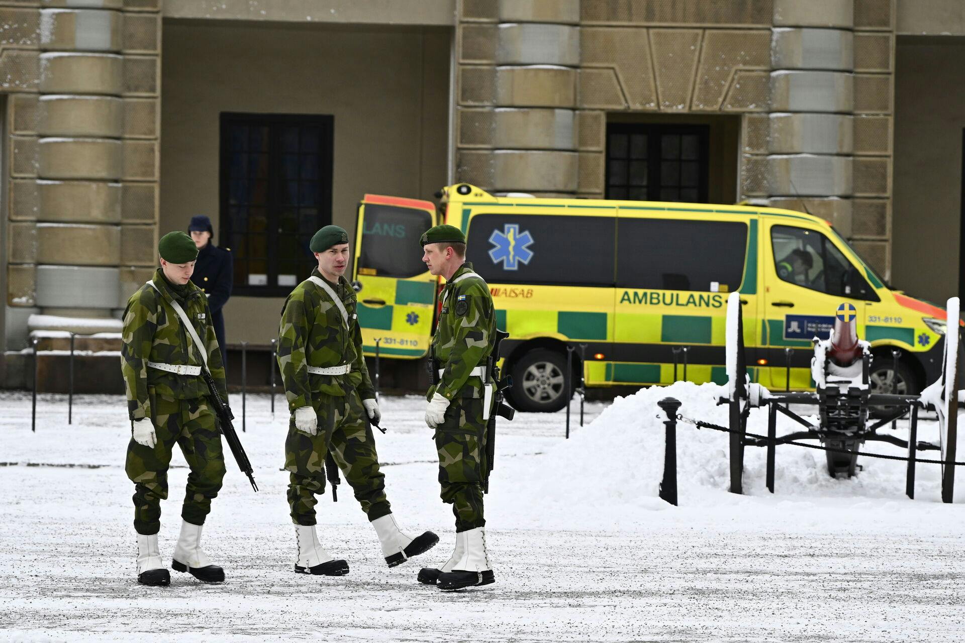 En ambulance ankom lørdag til Kungliga slottet i det centrale Stockholm efter en alvorlig ulykke.