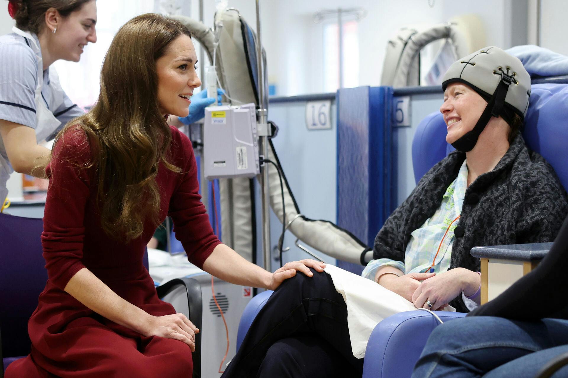 Prinsesse Kate talte blandt andre med Katherine Field, da hun besøgte Royal Marsden Hospital i London.