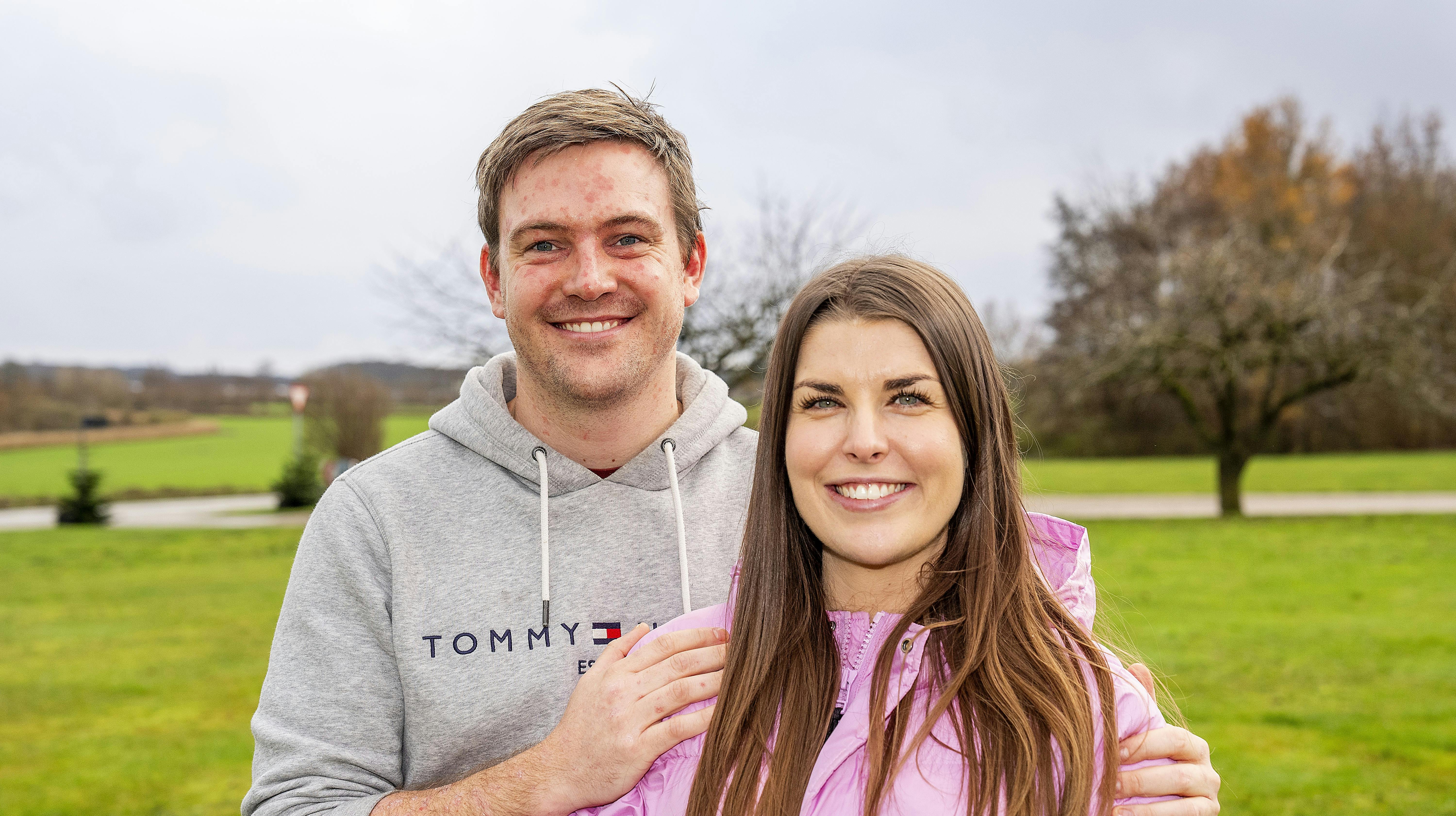 Anders og Emilie fra ”Kærlighed hvor kragerne vender” afslører nu kønnet på deres guldklump på Instagram.