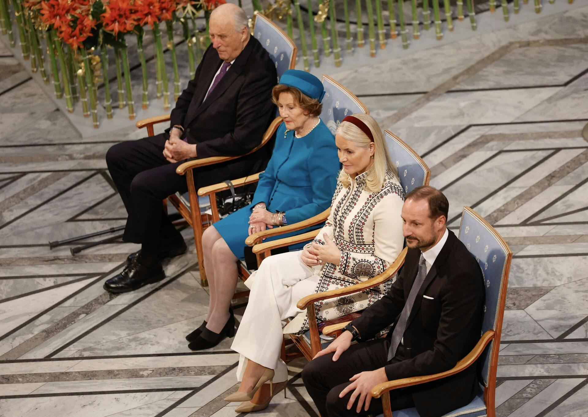 Hvor meget vidste de om Marius' urimelige og måske ulovlige opførsel - og hvad gjorde den norske kongefamilie ved det? Indtil videre har de valgt tavshed som svar.