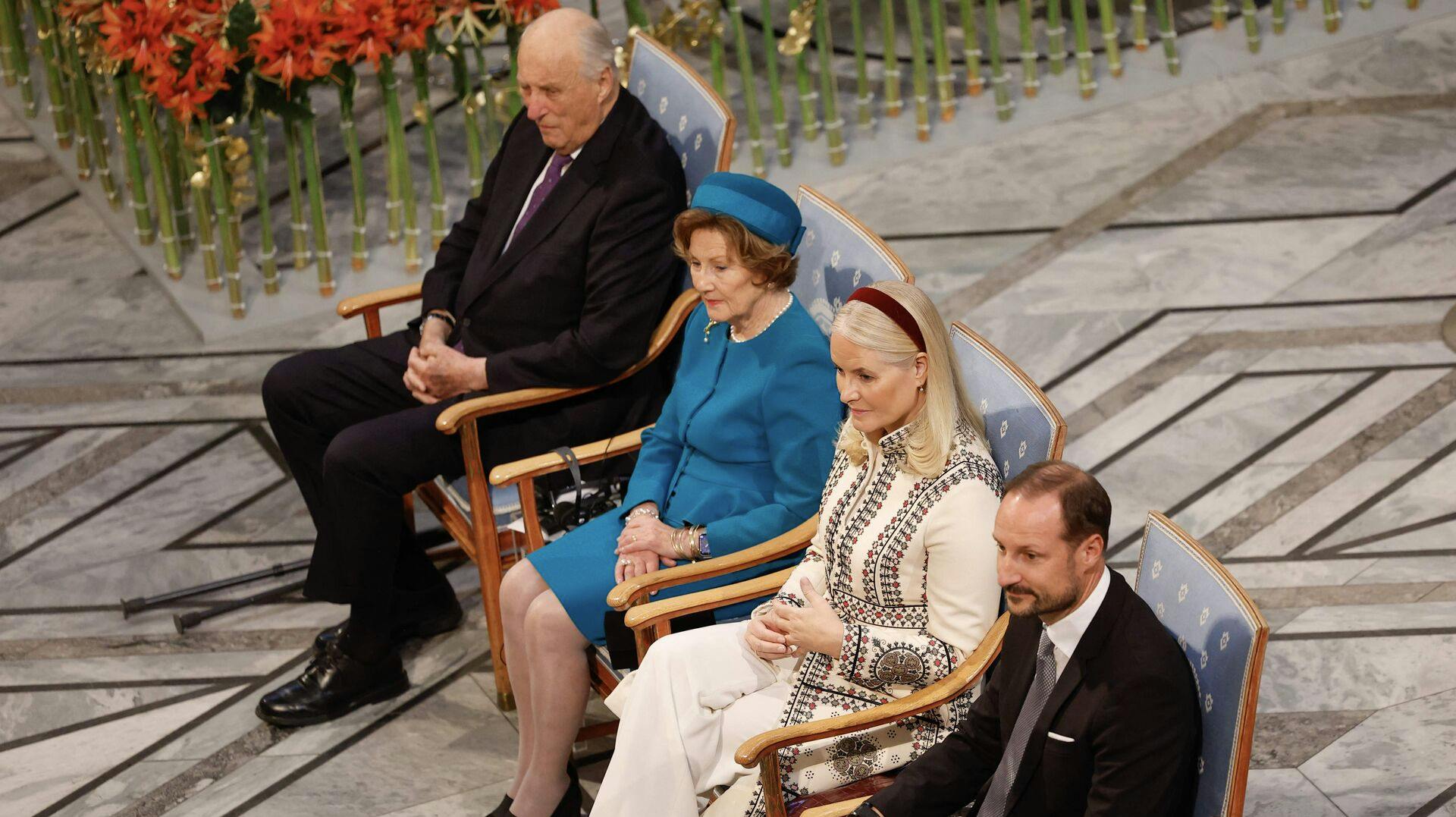 Hvor meget vidste de om Marius' urimelige og måske ulovlige opførsel - og hvad gjorde den norske kongefamilie ved det? Indtil videre har de valgt tavshed som svar.