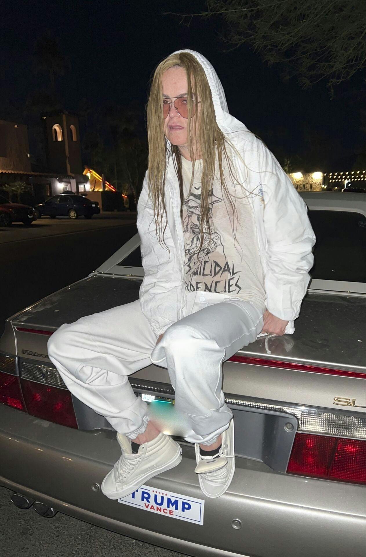 Taryn Manning ser noget ilde redt på nye billeder.