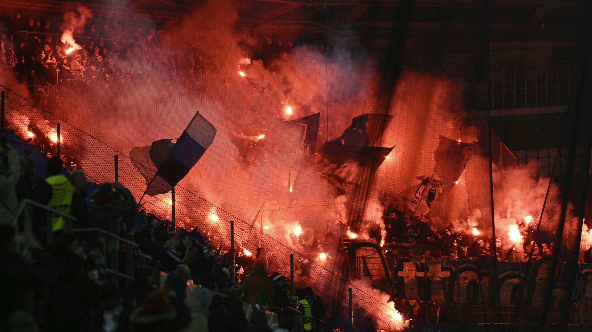 FC Københavns fans er blevet straffet for brug af pyroteknik i udebanekampen mod Rapid Wien. UEFA har valgt at straffe klubben ved at forbyde udebanefans til kampen mod Heidenheim.