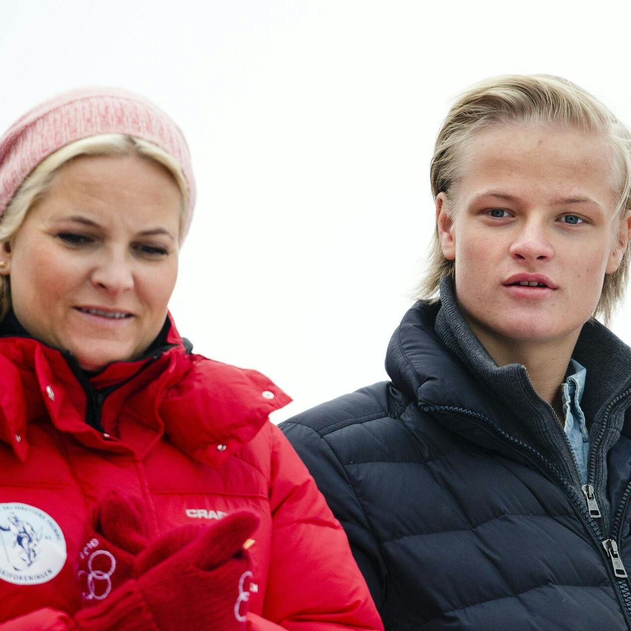 Sagen om Marius Borg Høiby har ramt hans mor, kronprinsesse Mette-Marit, meget hårdt. Udover at kæmpe med en lungesygdom har sagen gjort, at hun i dag viser sig meget lidt i offentligheden, ligesom hun i et interview kort før nytår fortalte, hvor alvorlig sagen har været for hele den kongelige familie i Norge.