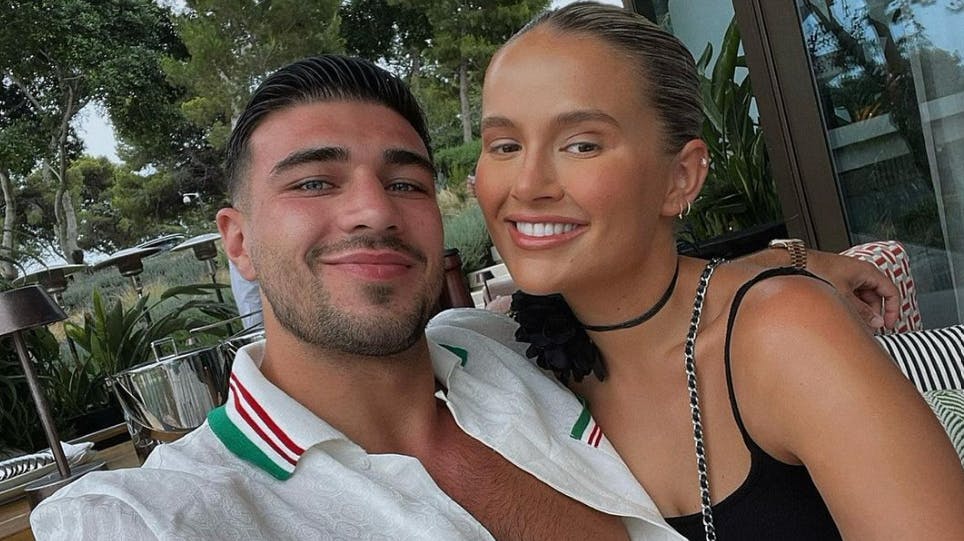 Tommy Fury forklarer nu, hvorfor han og Molly-Mae Hague brød forlovelsen og gik fra hinanden.