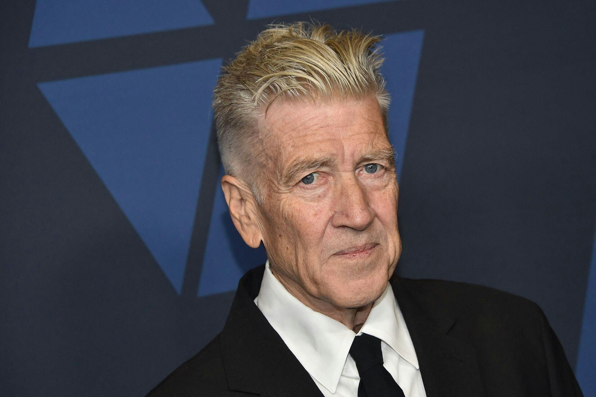 (FILES) US filmmaker David Lynch arrives to attend the 11th Annual Governors Awards gala hosted by the Academy of Motion Picture Arts and Sciences at the Dolby Theater in Hollywood on October 27, 2019. (Photo by Chris Delmas / AFP)