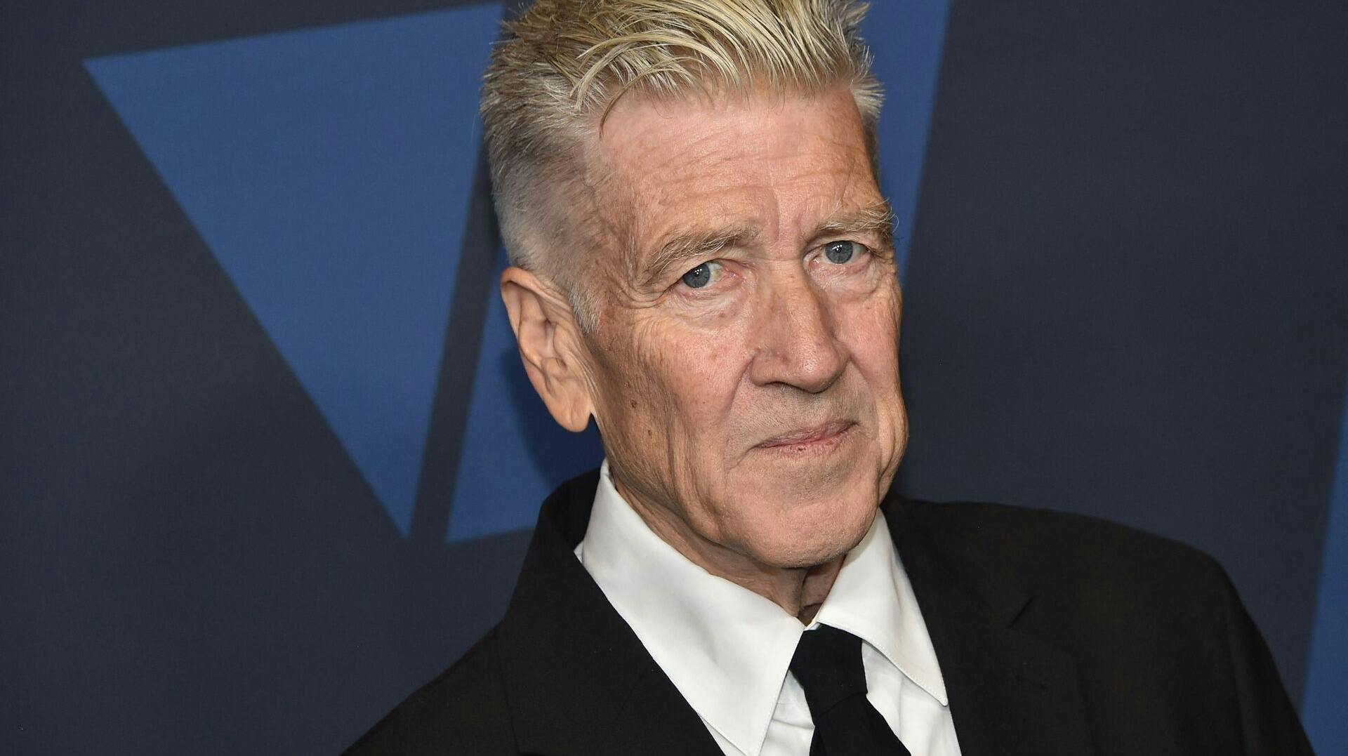 (FILES) US filmmaker David Lynch arrives to attend the 11th Annual Governors Awards gala hosted by the Academy of Motion Picture Arts and Sciences at the Dolby Theater in Hollywood on October 27, 2019. (Photo by Chris Delmas / AFP)