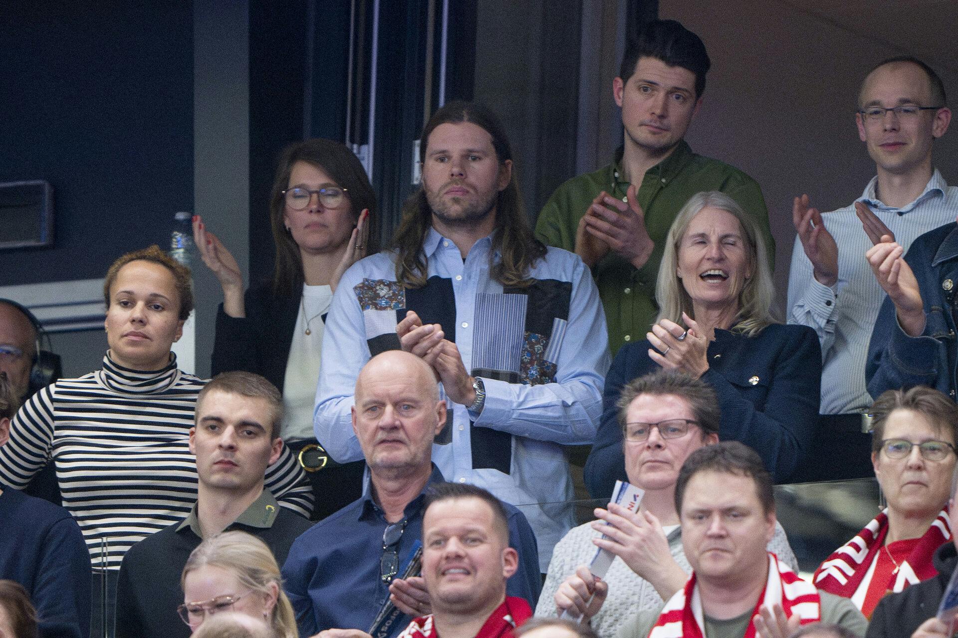 Mikkel Hansen følger med fra tribunen under håndbold VM-kampen i gruppe B mellem Danmark og Tunesien i Jyske Bank Boxen i Herning torsdag den 16. januar 2025.. (Foto: Bo Amstrup/Ritzau Scanpix)