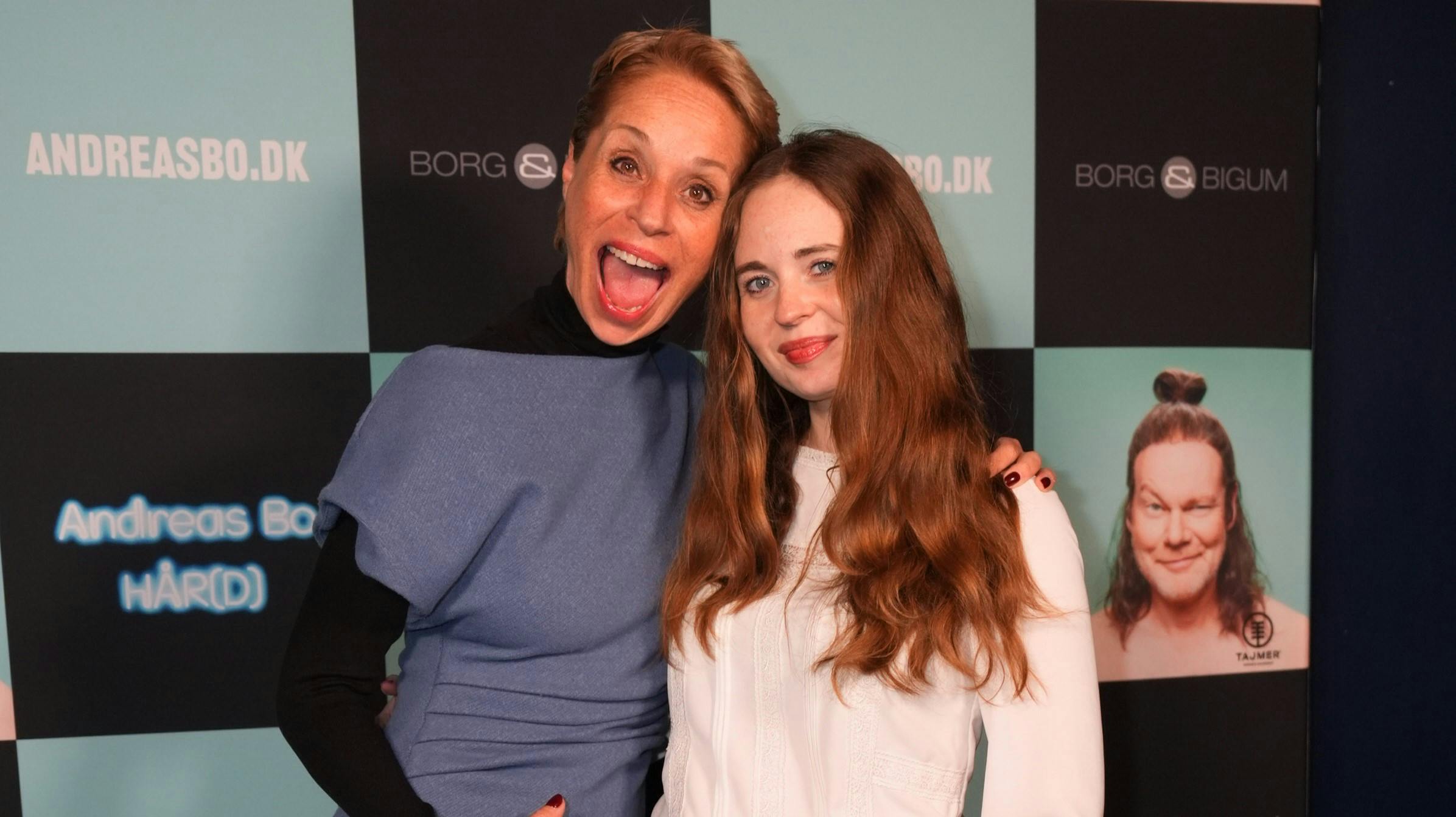 Elisa Lykke skal være mormor for første gang. Det fortæller hun torsdag aften til SE og HØR, hvor hun havde datteren Sasha med på den røde løber.