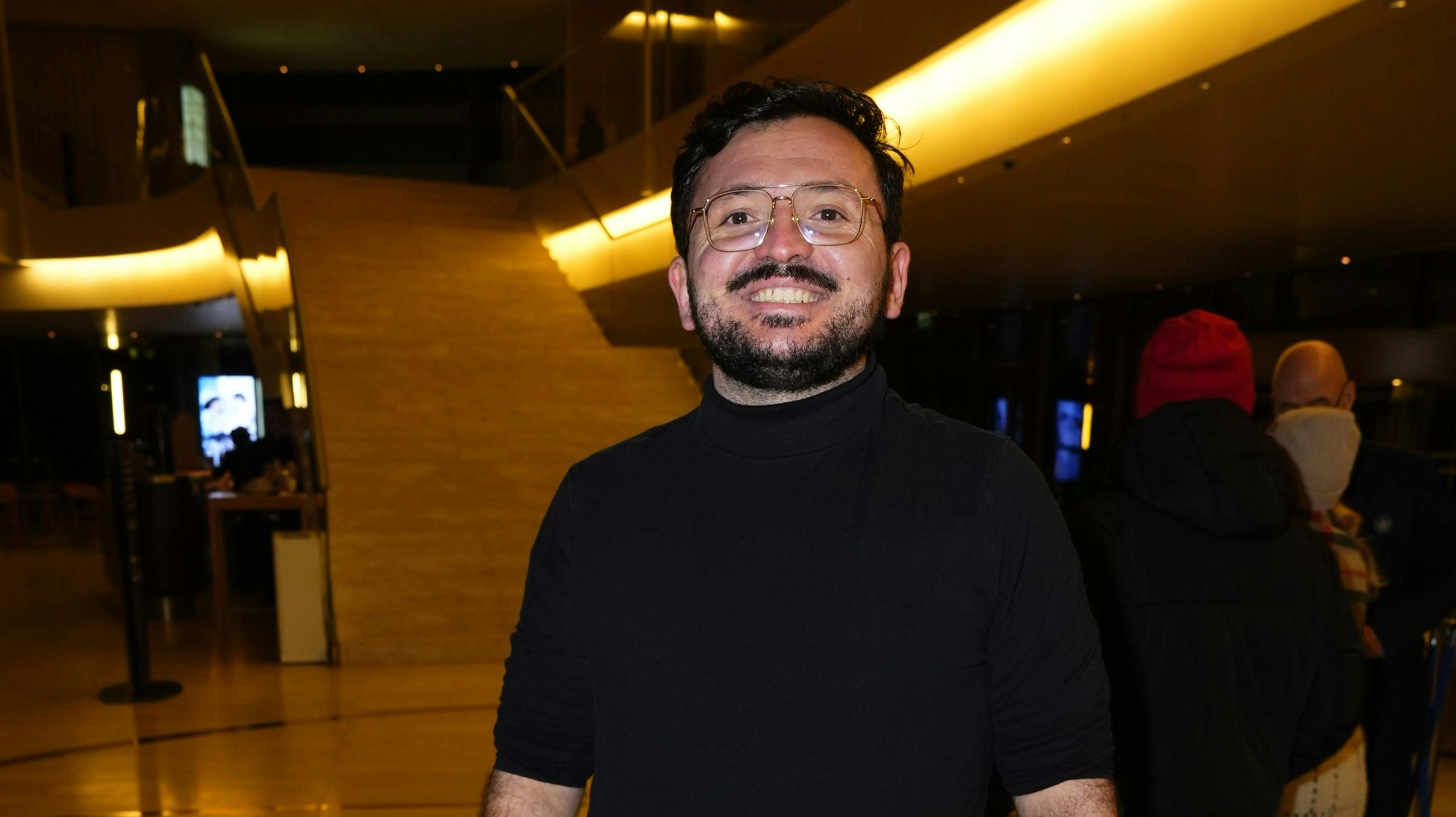 Umut Sakarya og Johanne Havshøj forventer at blive gift lige inden jul. Og på gæstelisten er der allerede 200 navne.
