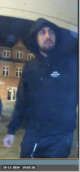 Det er denne mand, som politiet mistænker for at stå bag afpresning af en ældre mand på Fyn.
