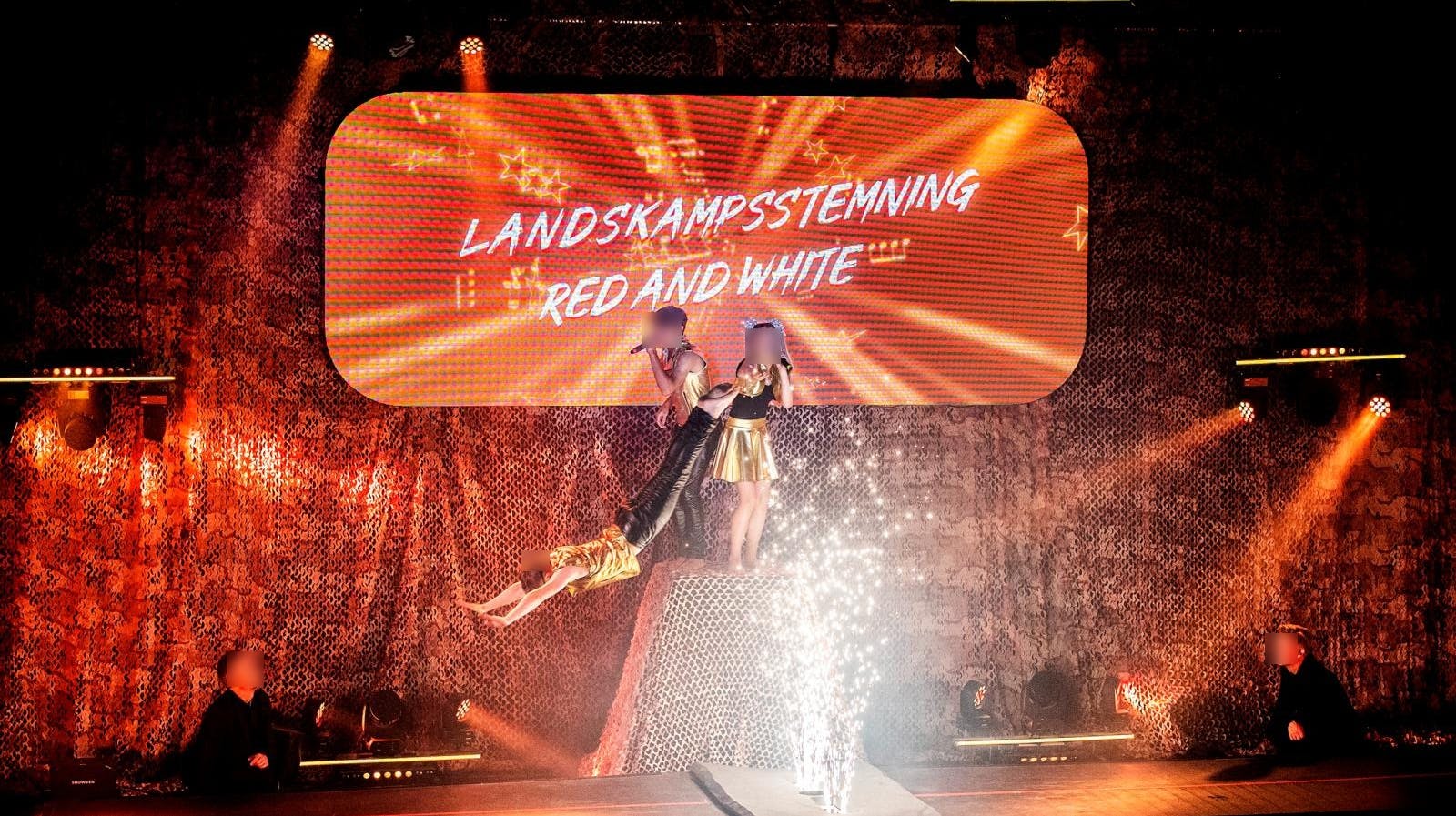 Showet har i en årrække trukket et stort publikum, der ofte har haft kendte danskere med som gæster.