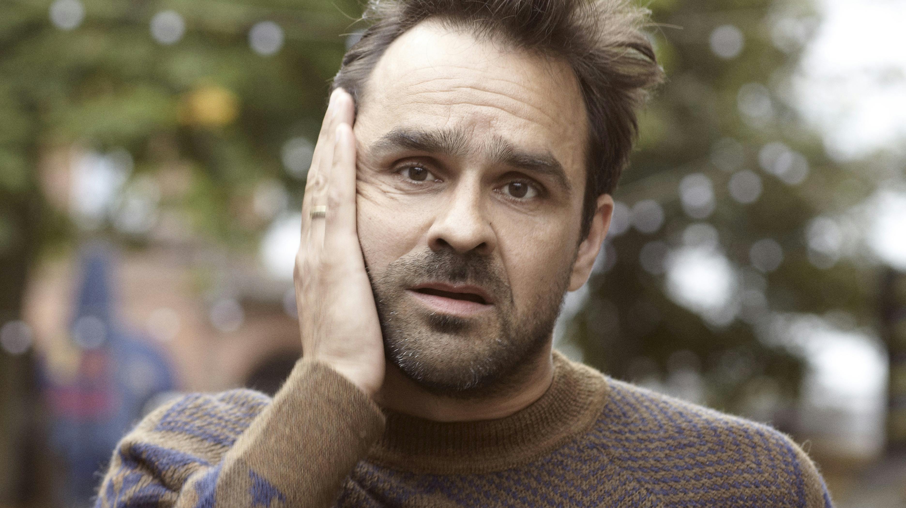 Forfatter og tidligere radiovært, Hassan Preisler bakker op om kritikken mod det store danske forlag Lindhardt og Ringhof. Men han har også selv et ansvar, lyder det.