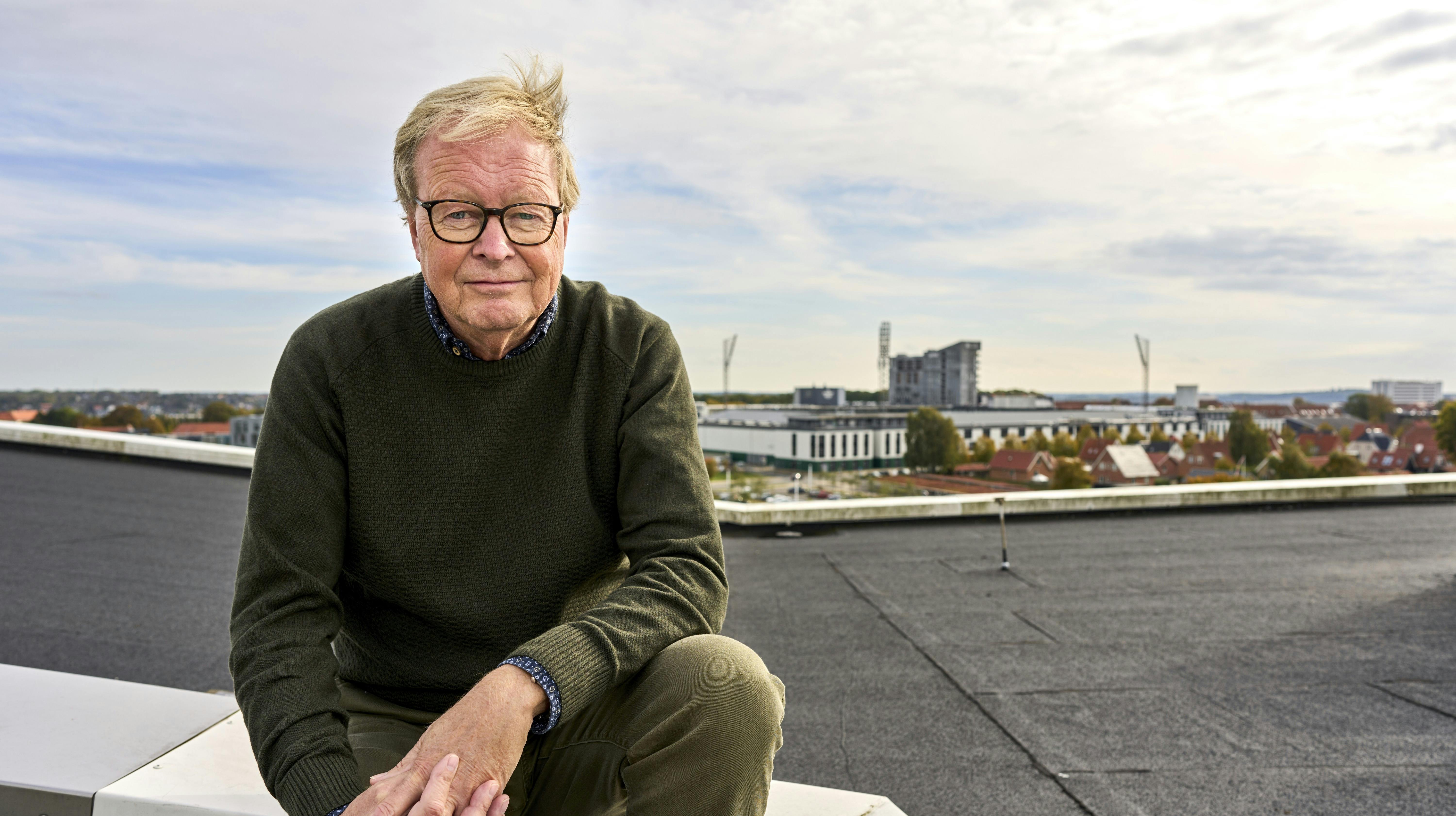 Ulrik Wilbek har fået en ny kæreste på 35, som han bor sammen med.