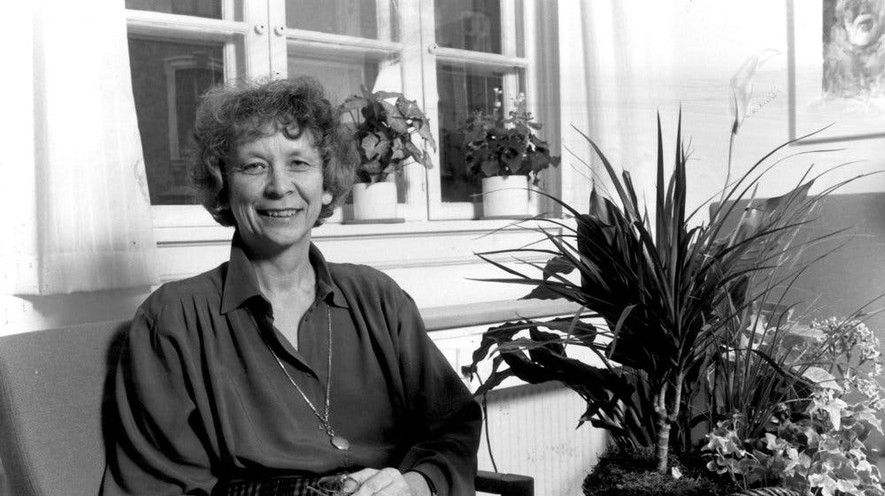Ester Larsen, der her er fotograferet i 1996, da hun var sundhedsminister for Venstre, er død i en alder af 88 år. Det oplyser familien til Ritzau.