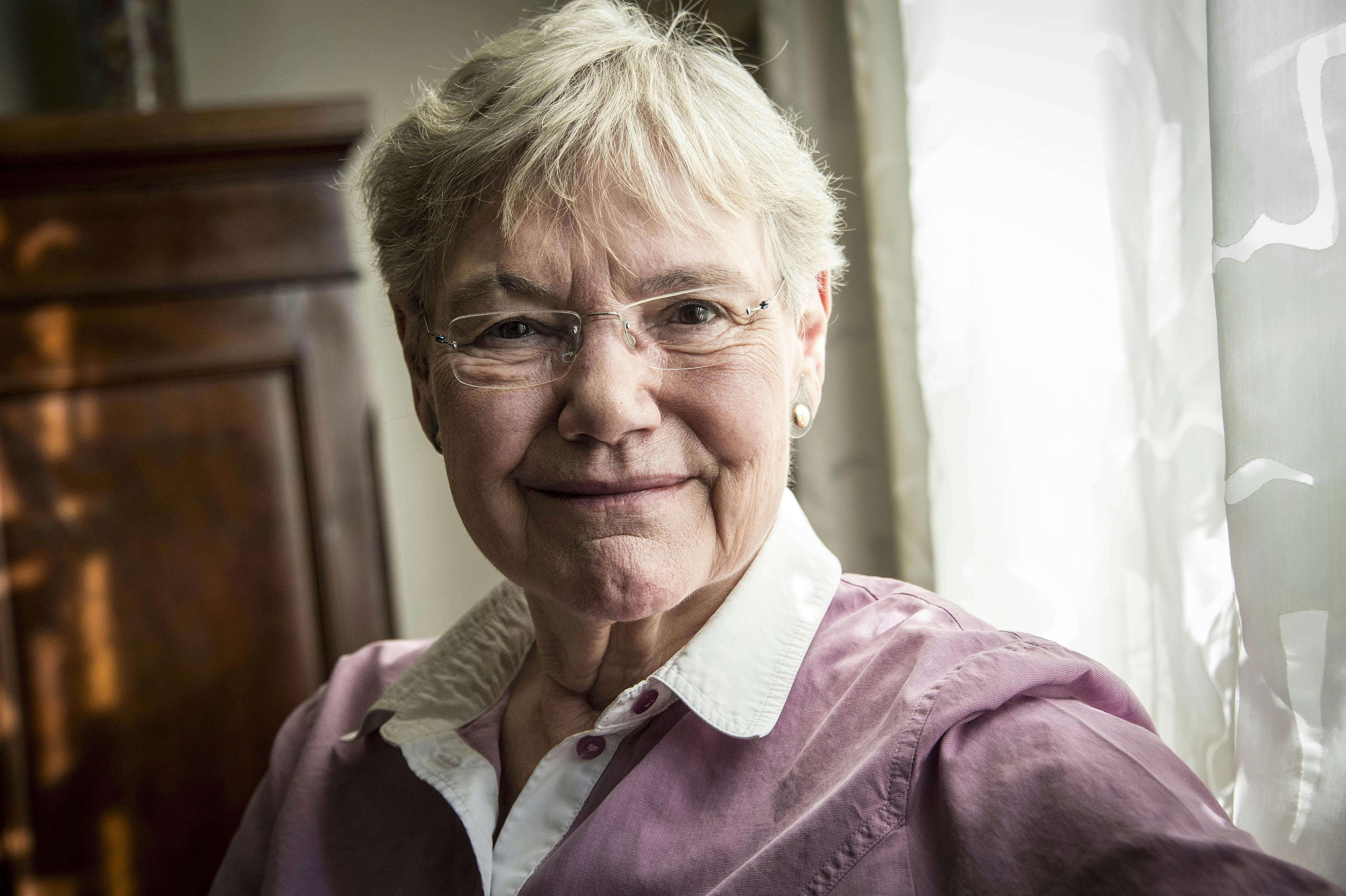 (ARKIV) Socialrådgiver, forfatter, brevkasseredaktør og tidligere folketingsmedlem Hanne Reintoft i København, den 3. november 2016. Hanne Reintoft er død 90 år gammel, det oplyser familien til Ritzau. (Foto: Peter Leth-Larsen/Ritzau Scanpix)