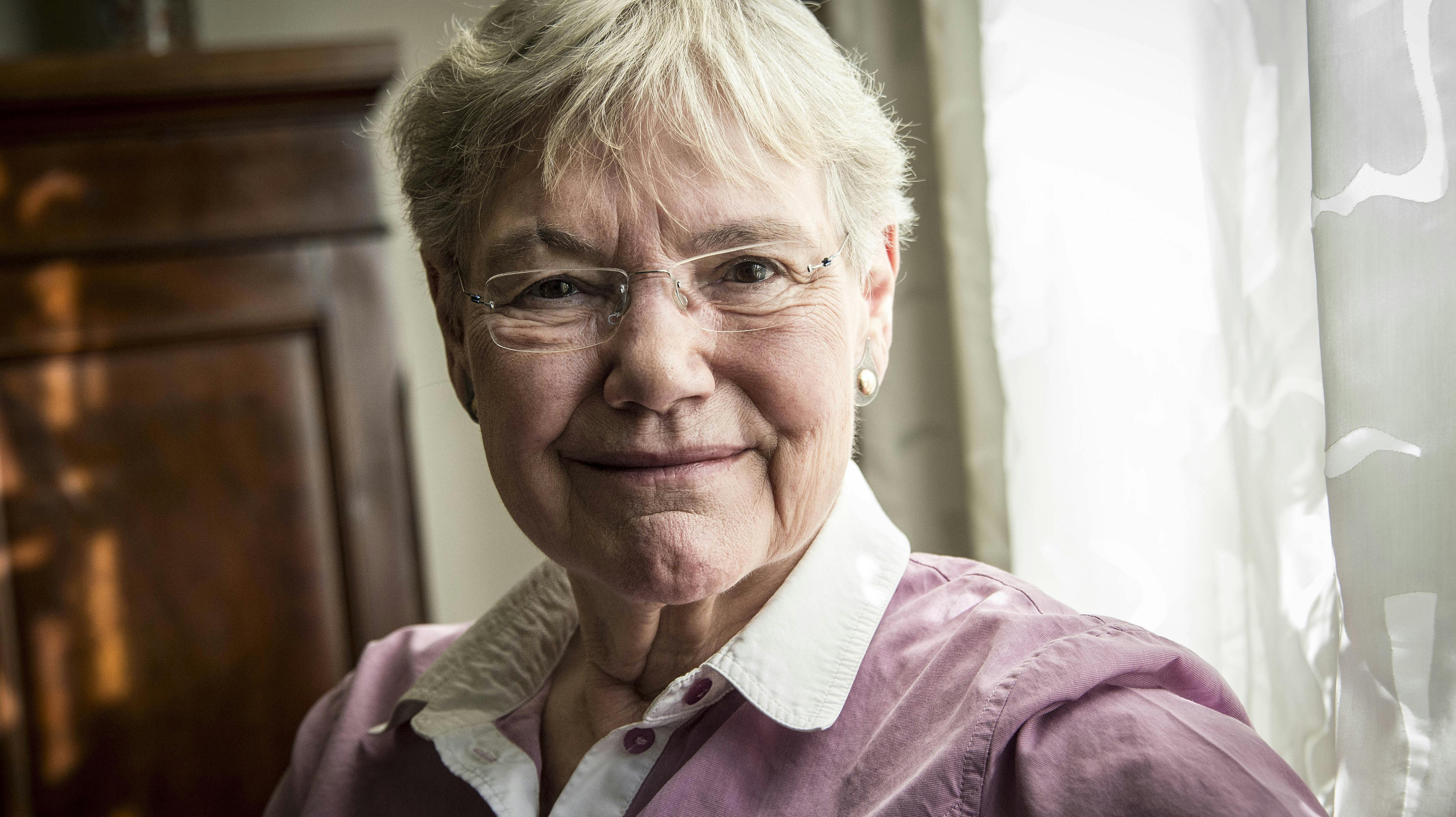 (ARKIV) Socialrådgiver, forfatter, brevkasseredaktør og tidligere folketingsmedlem Hanne Reintoft i København, den 3. november 2016. Hanne Reintoft er død 90 år gammel, det oplyser familien til Ritzau. (Foto: Peter Leth-Larsen/Ritzau Scanpix)