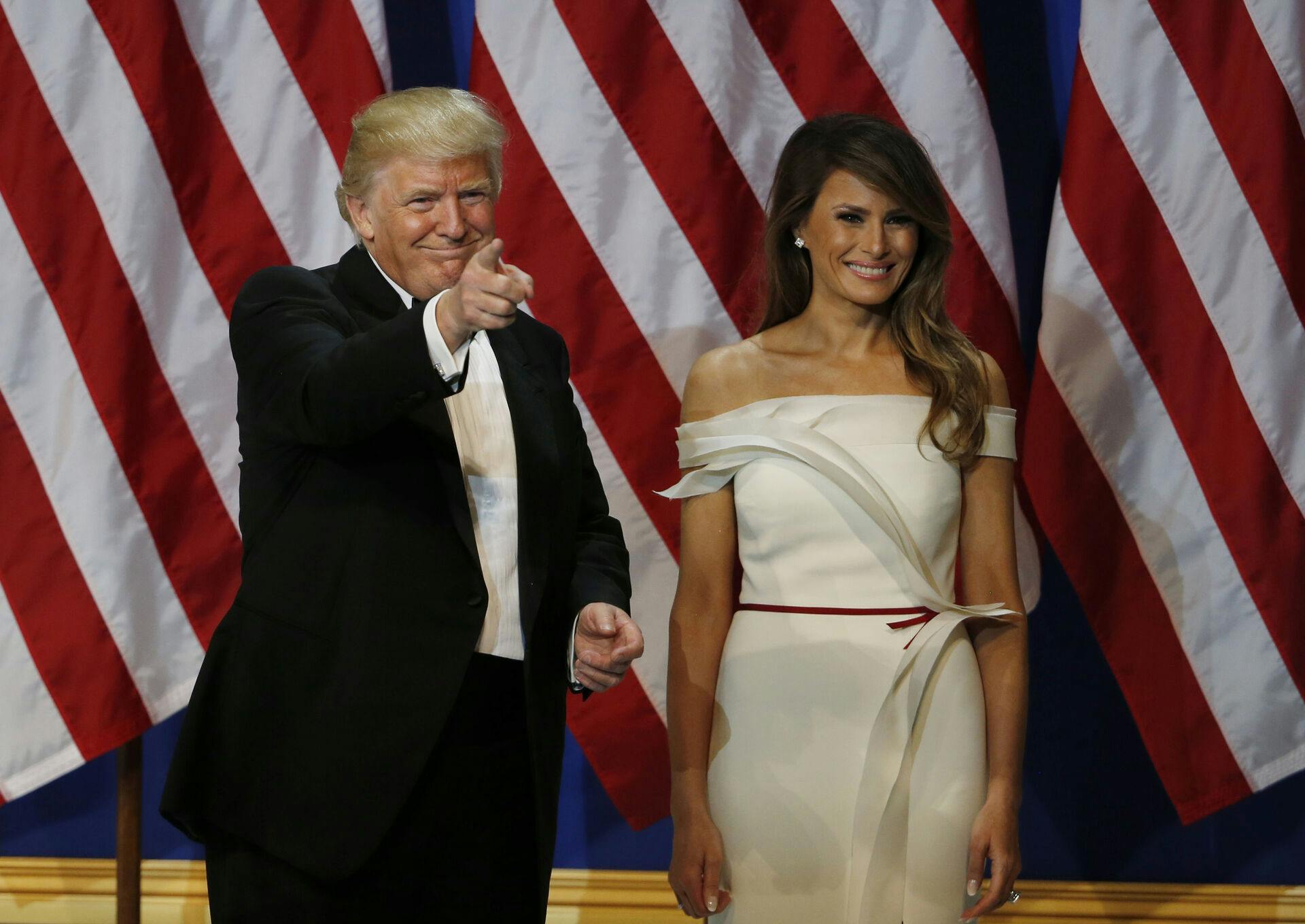 Sådan så Melania Trumps aftenkjole ud i 2017 - den var altså også hvid som i år.