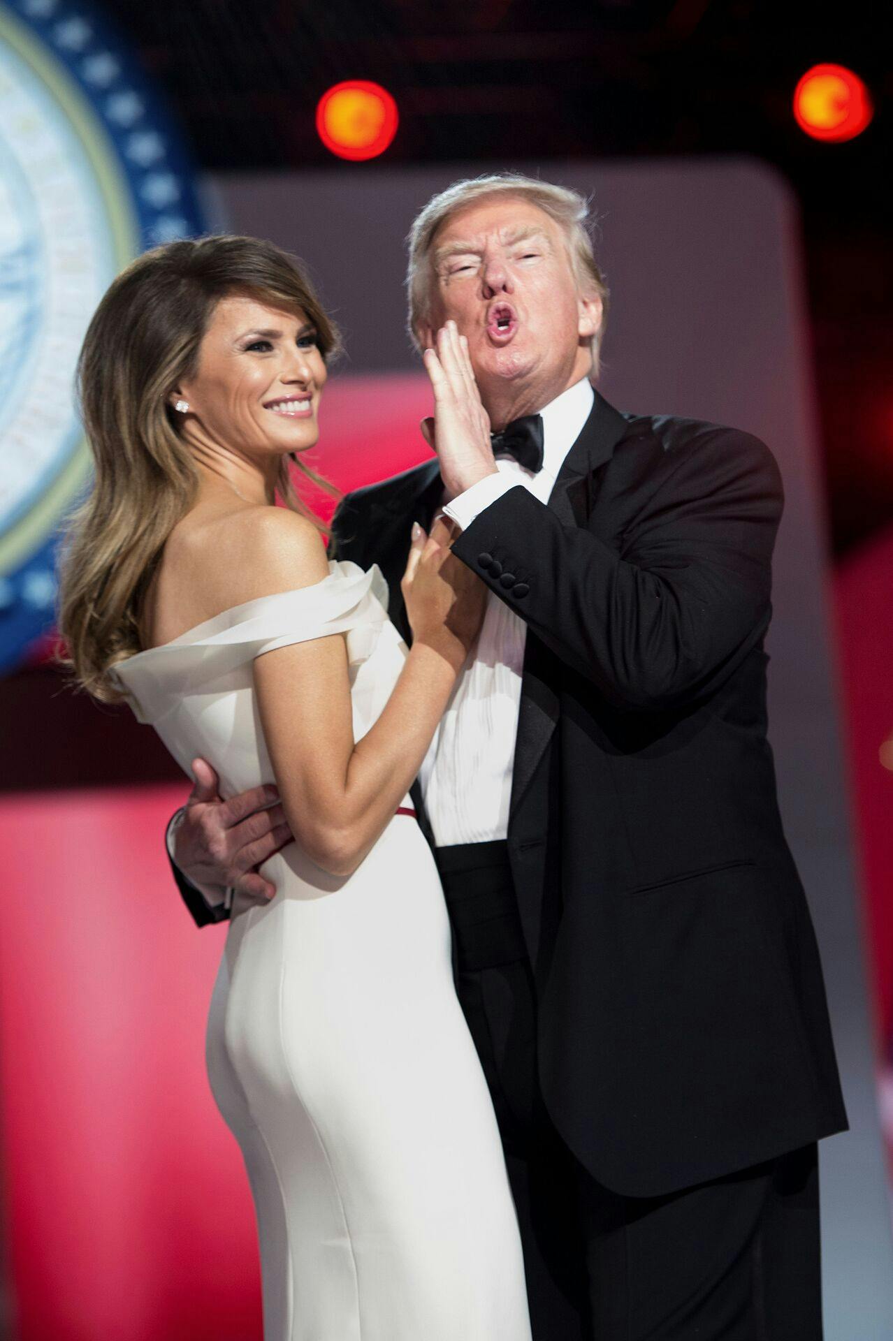 I 2017 tog Donald Trump og Melania Trump også en svingom til aftenfesten.