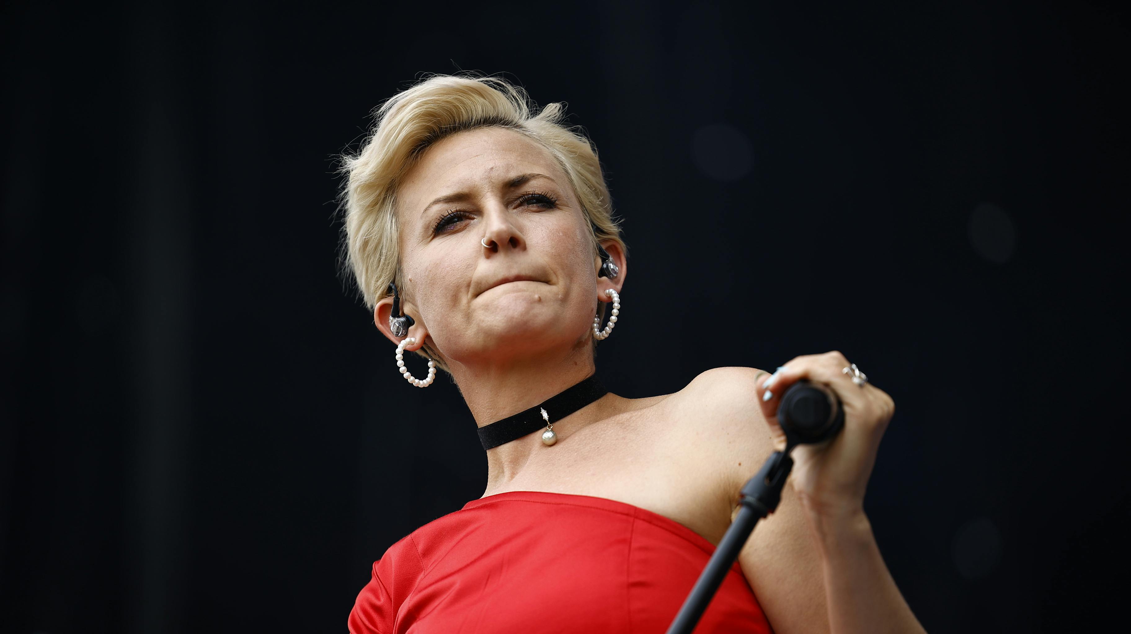 Stine Bramsen medvirkede i "Sexisme i musikbranchen" på DR, og hun var også med i "Toppen af poppen" i 2015.