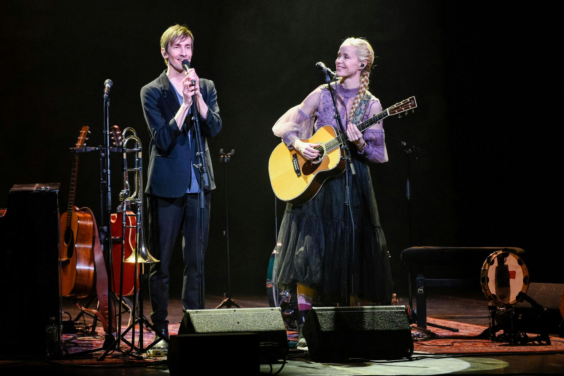 Tina Dickow og Helgi Jonsson spiller koncert i Det Kongelige Teater i København, d. 10/3 2024.