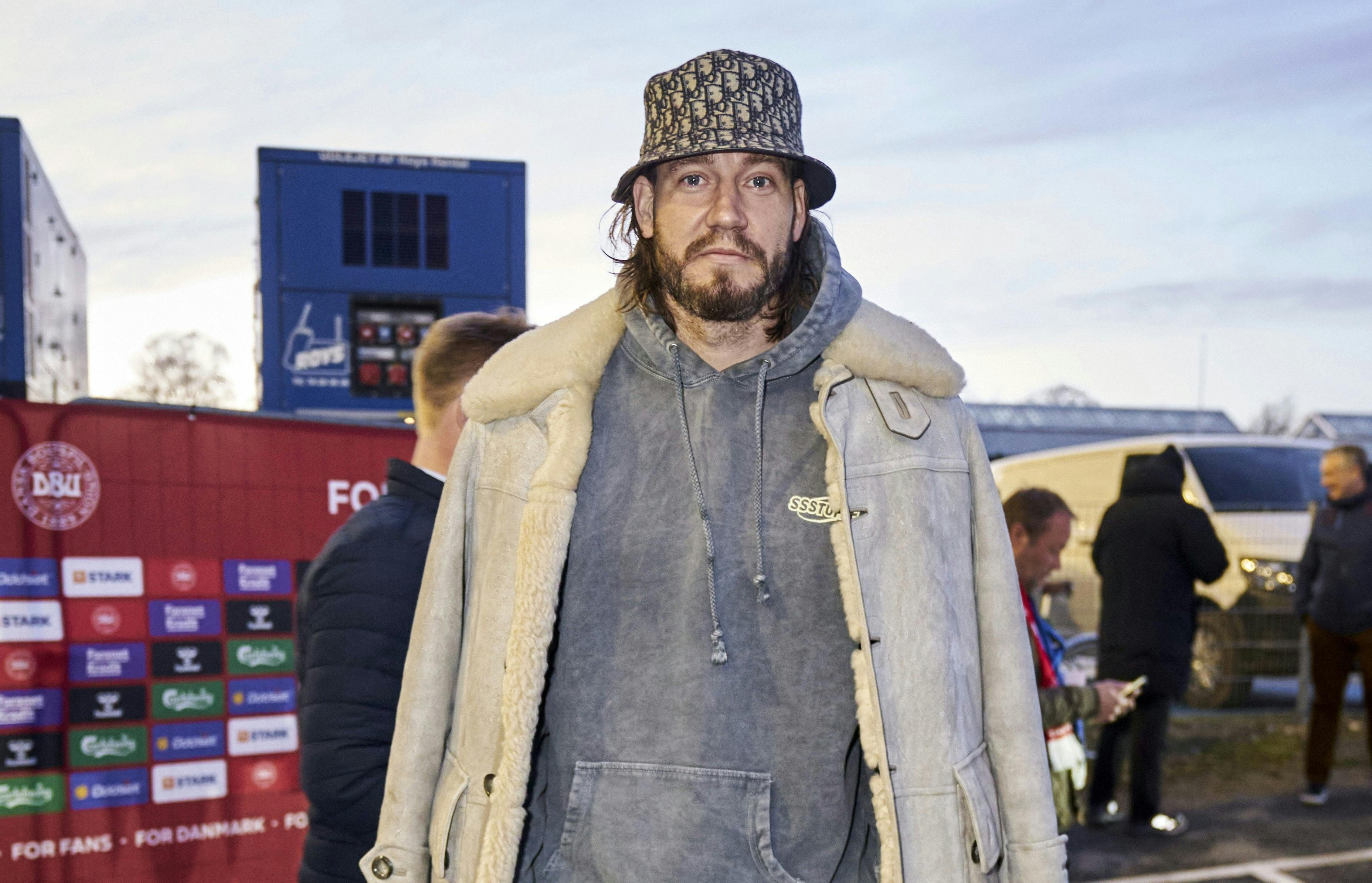 Nicklas Bendtner blev uforvarende en del af en voldsom sag om drabsforsøg, da hans ven pludselig blev angrebet af en knivbevæbnet mand i New York.