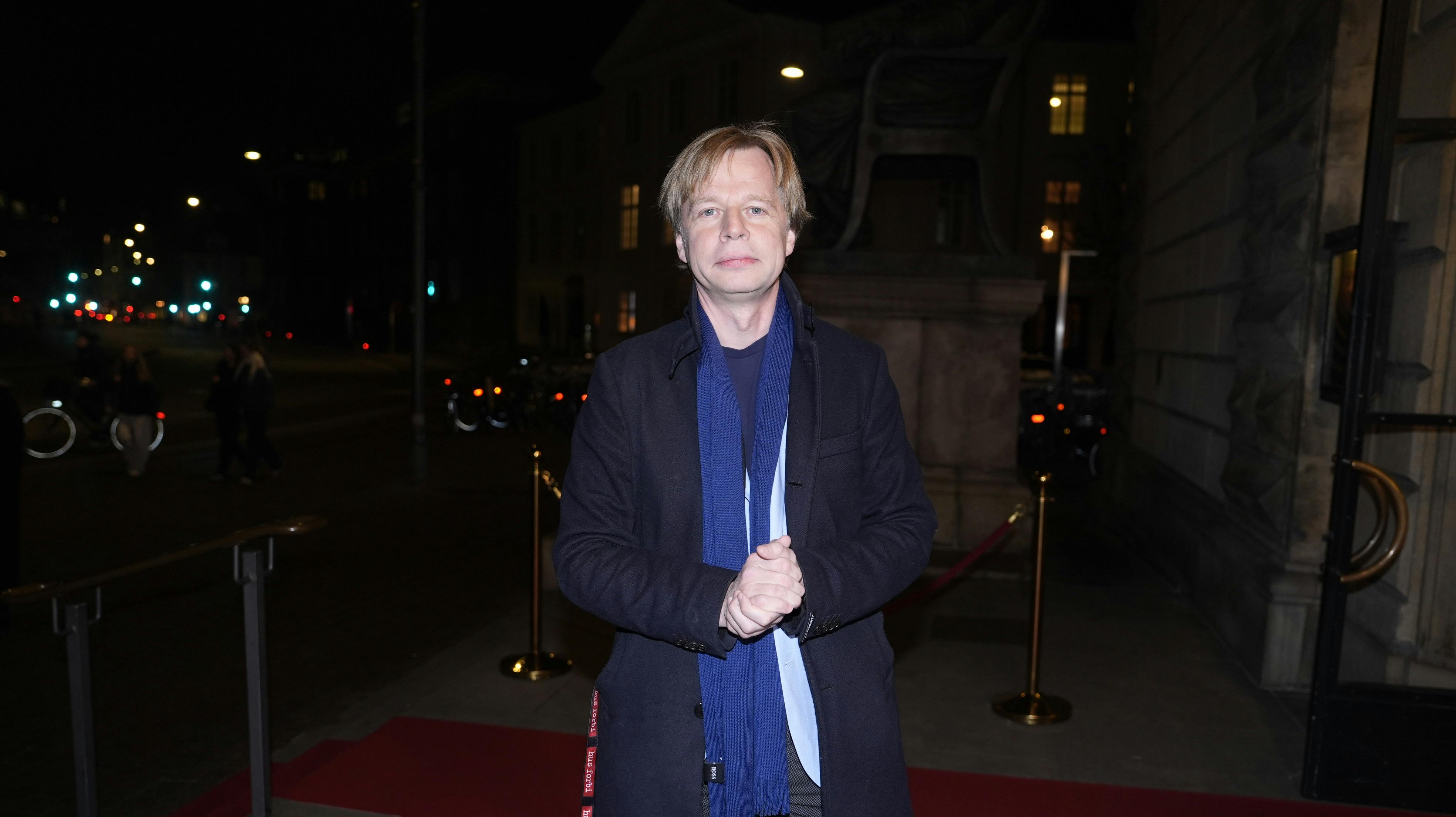 Clement Kjersgaard så første gang Jeppe på bjerget i Det Kongelige Teater i 1984. Dengang havde Ole Ernst hovedrollen. Onsdag aften er det Frederik Cilius, der vågner i baronens seng.