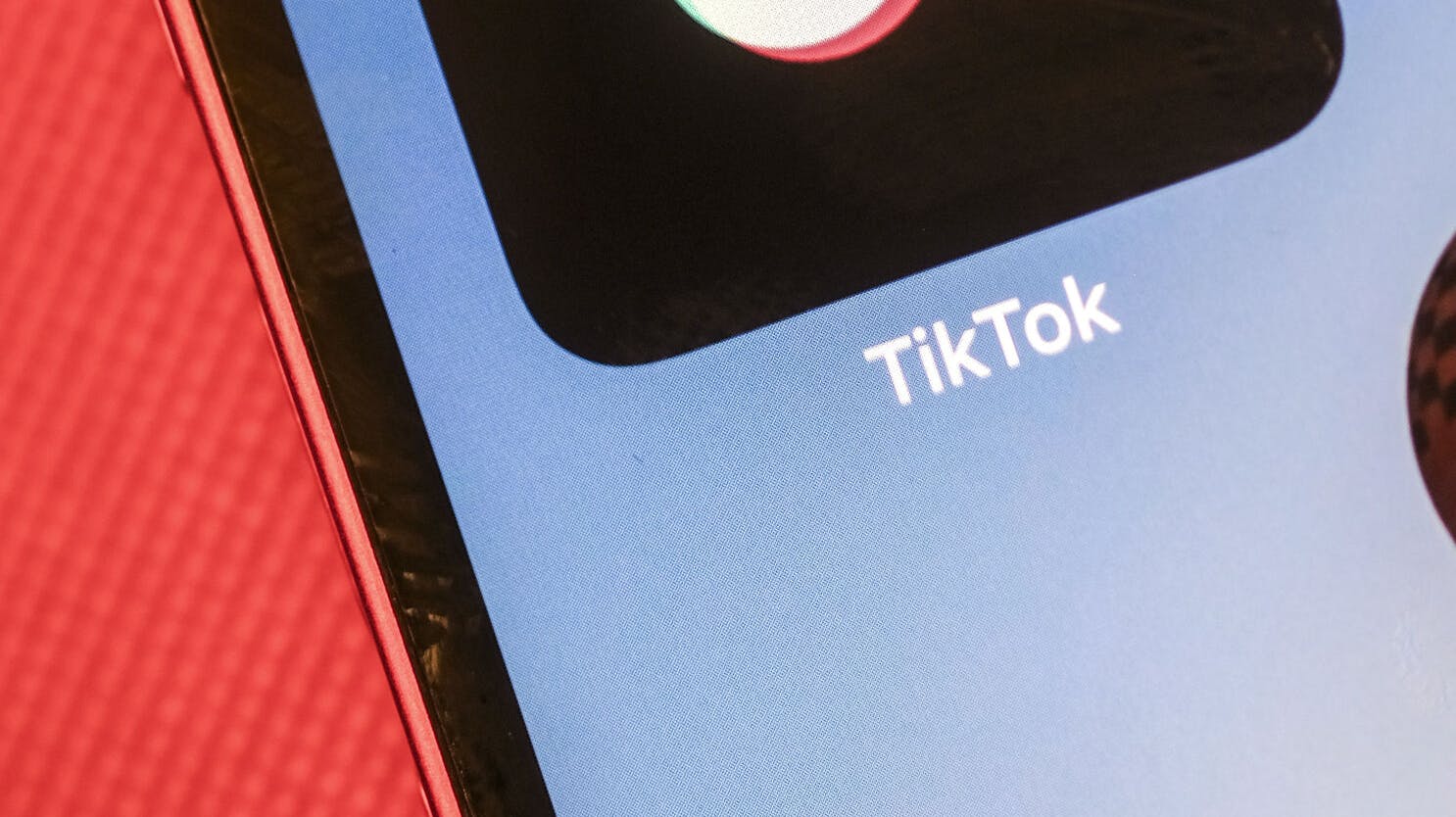 En dansk influencer med stor følgeskare på TikTok er torsdag blevet kendt skyldig i at have krænket flere kvinder henover en weekend i København.