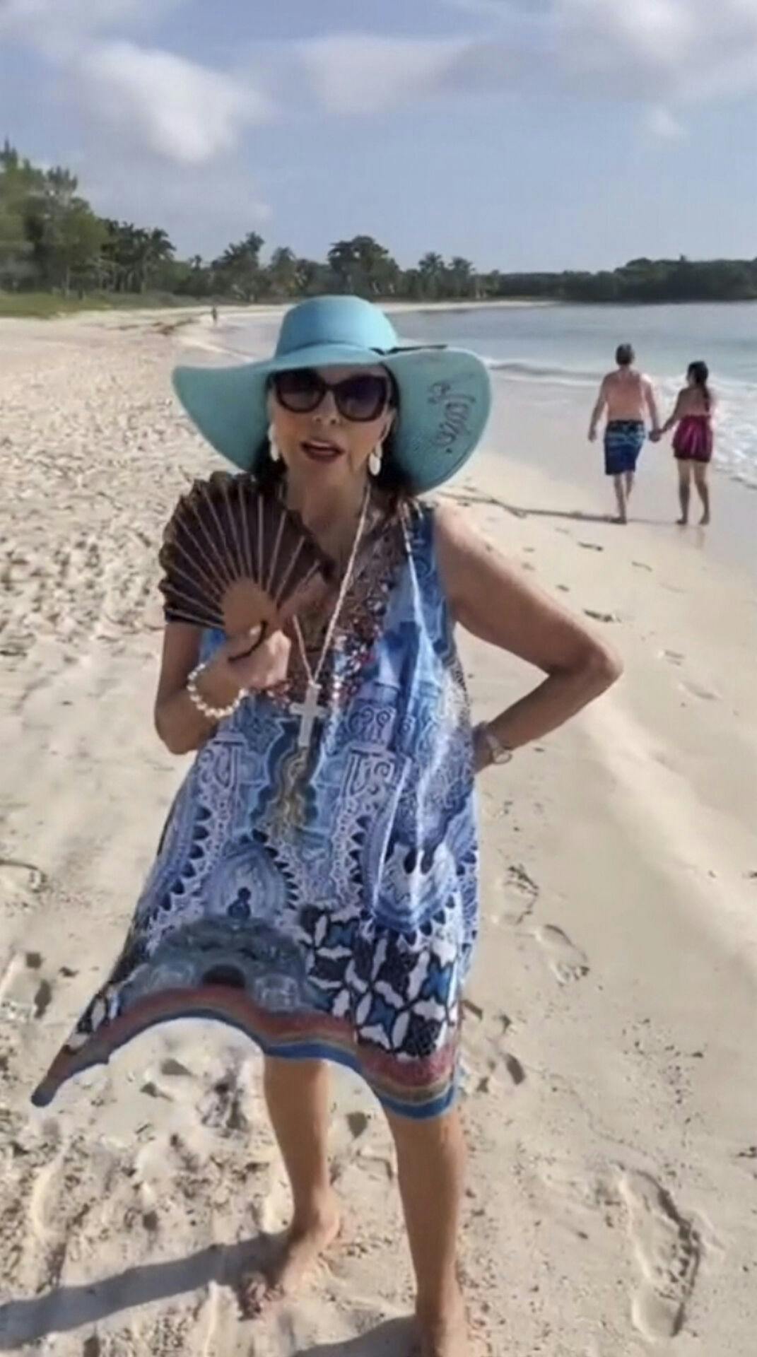 Screenshot of Joan Collins, latest post on social media,