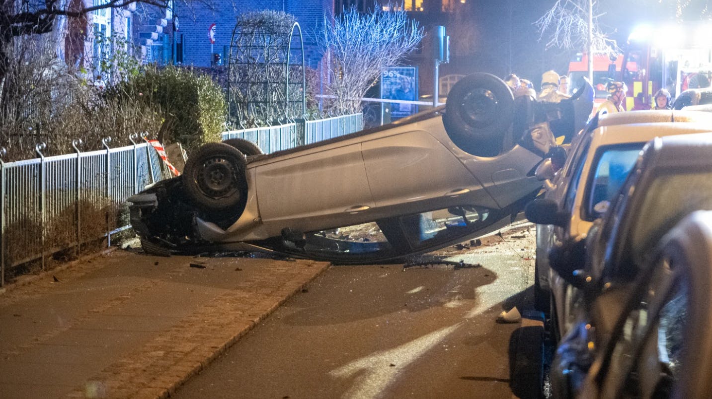Hele syv biler blev ramt, da en bilist natten til søndag forulykkede på Frederiksberg. 