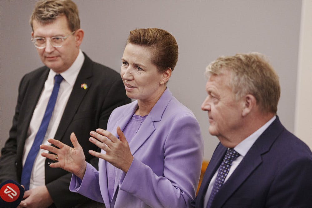 Statsminister Mette Frederiksen (S) deltager mandag i mindehøjtideligheden, som markerer 80-årsdagen for befrielsen af Auschwitz. (Arkivfoto).