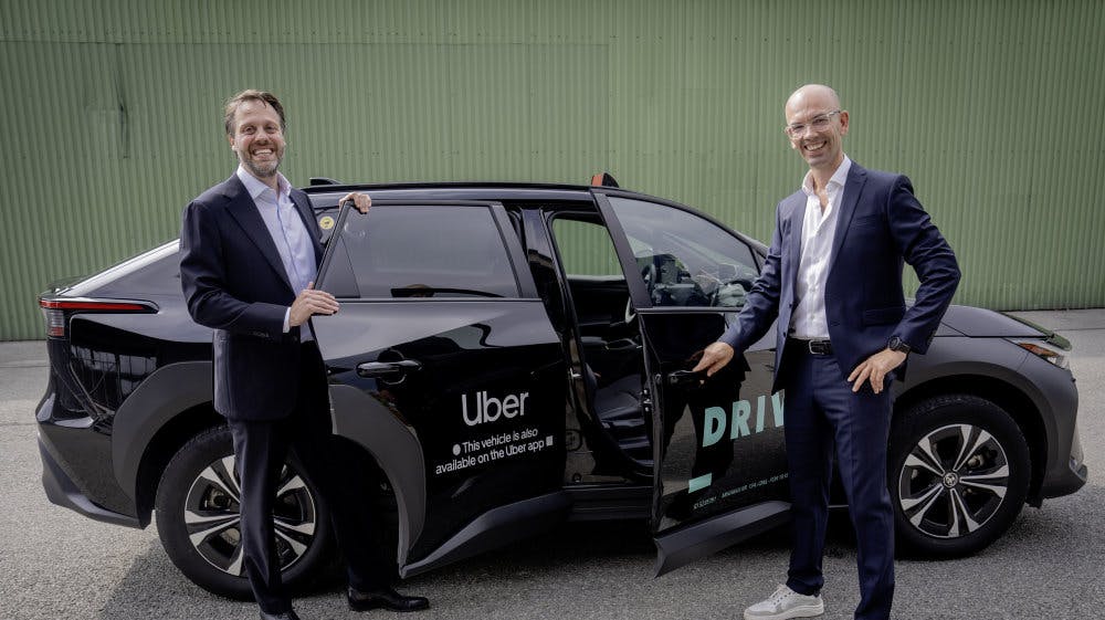 Maurits Schönfeld, leder af Ubers afdeling i Nordeuropa, tv., og Bo Svane, administrerende direktør i Drivr, th., ser frem til, at Uber vender tilbage til Danmark tirsdag 28. januar. (Arkivfoto). -