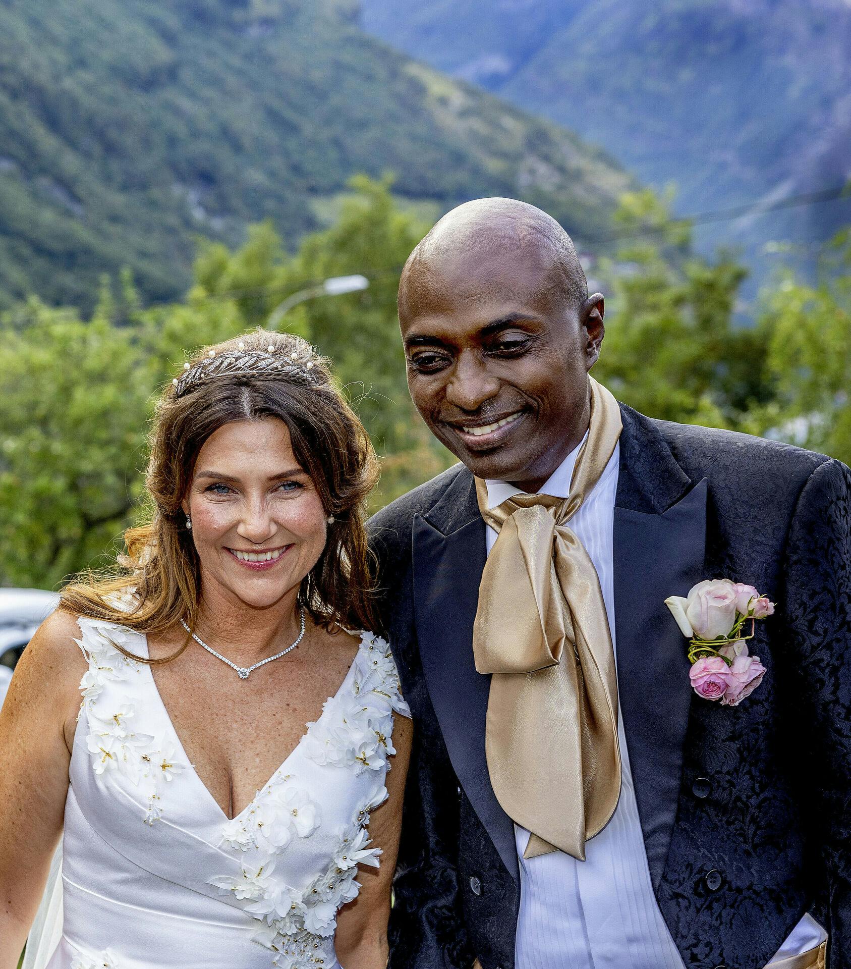 Geiranger, Norway 3108-2024 Bridal couple princess Märtha Louise and Mr. Durek Verrett greet the crowd at the Union Hotel in Geiranger Photo by: Albert Nieboer/picture-alliance/dpa/AP Images