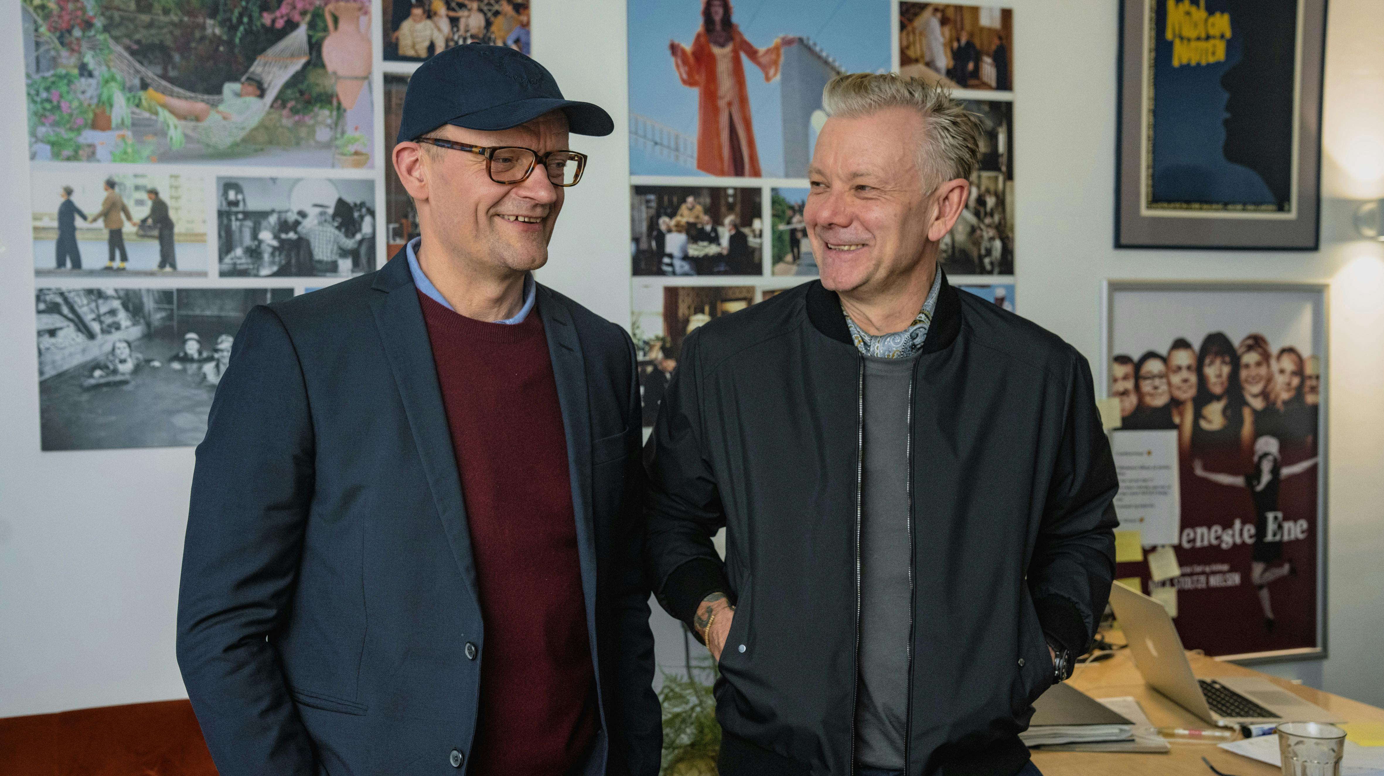 Optagelserne til den nye sæson er i fuld gang. Her er Frank Hvam og Casper Christensen fotograferet på første optagedag.