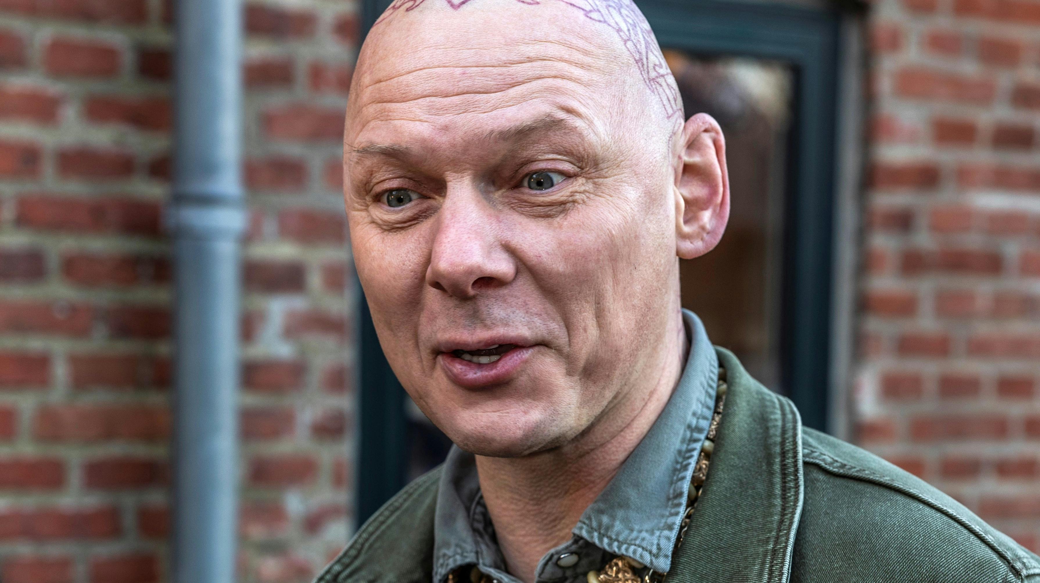 Jim Lyngvild var utilfreds med, at Avisen.dk's anmelder kaldte ham skabsracist. 