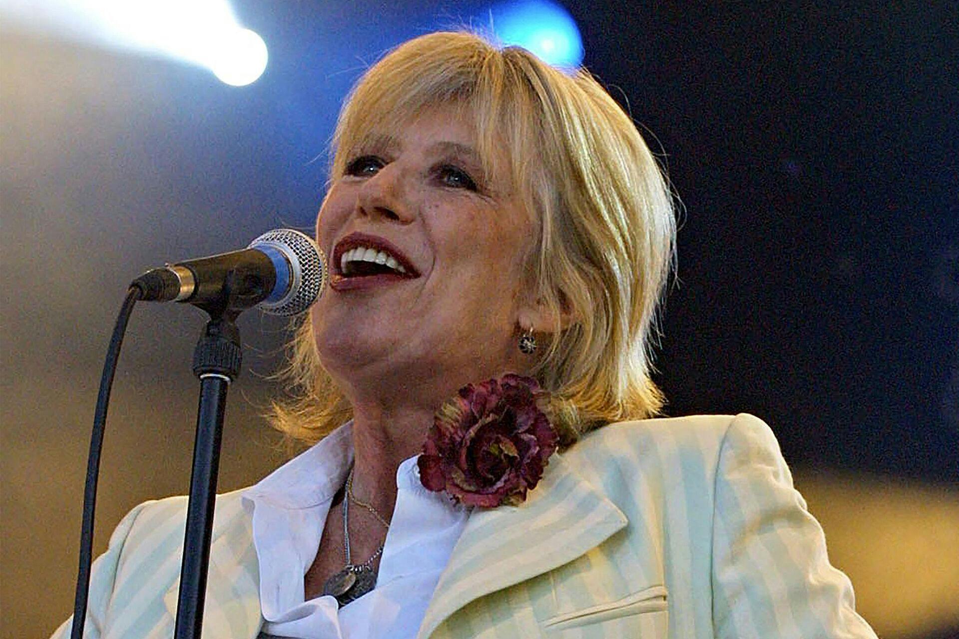 Marianne Faithfull hittede blandt andet med sangen "As Tears Go By", der er skrevet af Mick Jagger og Keith Richards.