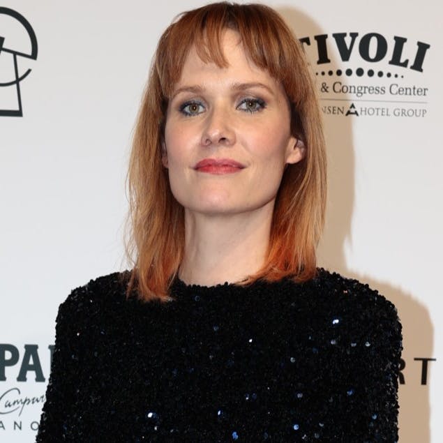 Oh Land dukkde op til Robert Prisen med sin voksende babybule.