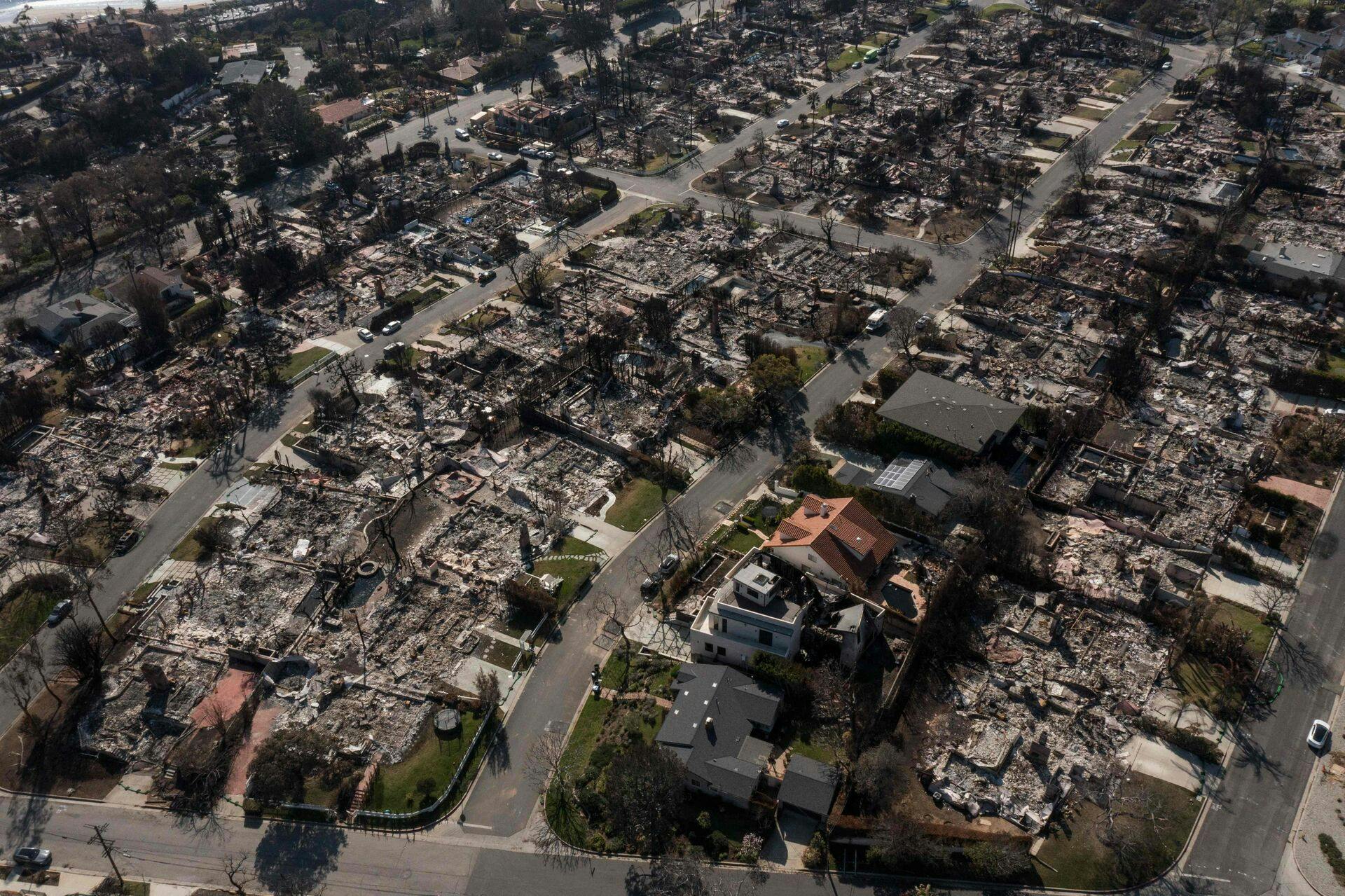 Eaton- og Palisades-naturbrandene er begge 100 procent inddæmmet, oplyser beredskabet i Californien