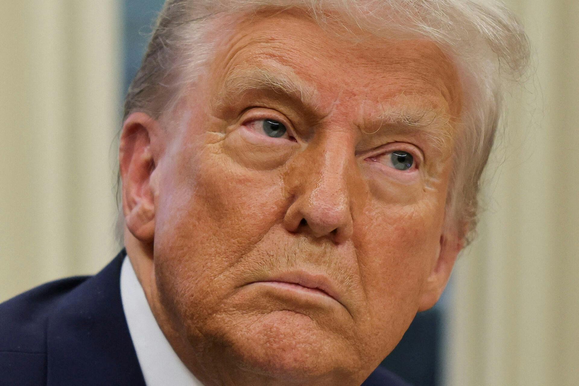 U.S. President Donald Trump looks on, on the day he signs an executive order in the Oval Office at the White House in Washington, U.S., January 31, 2025. REUTERS/Carlos Barria