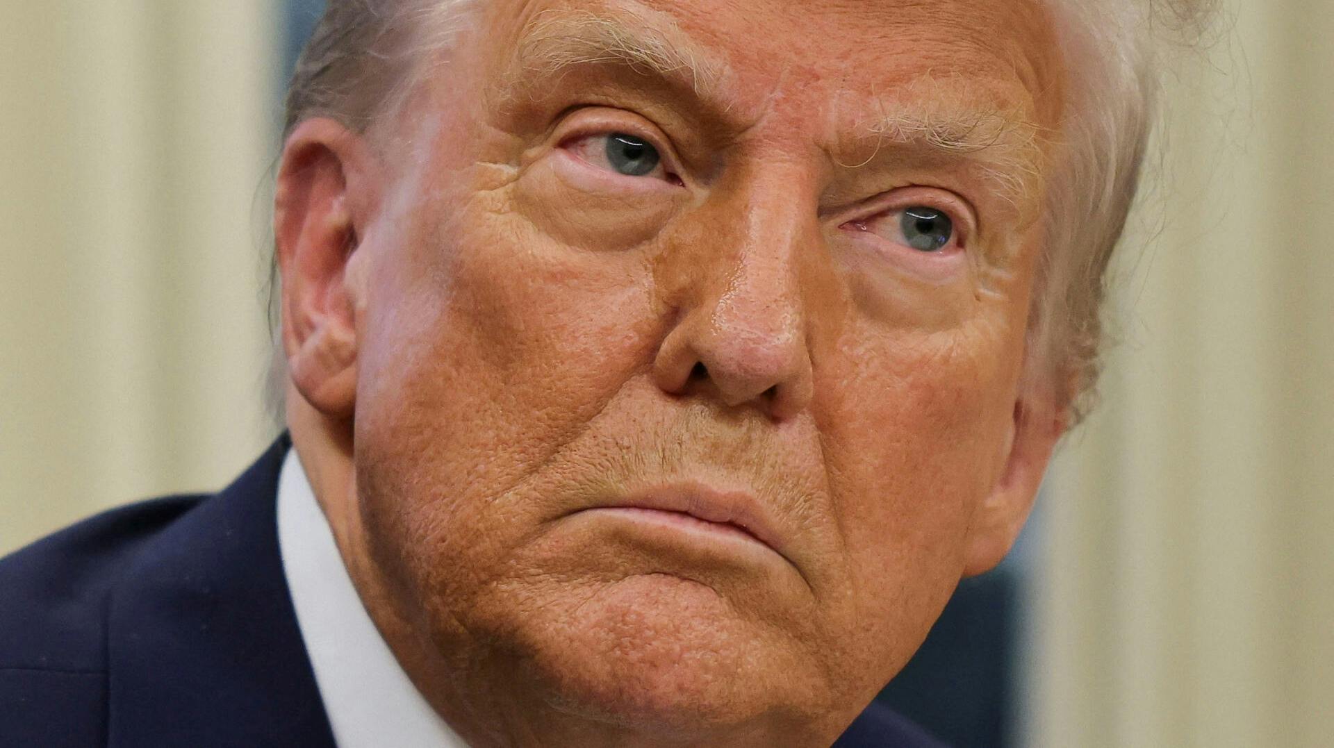 U.S. President Donald Trump looks on, on the day he signs an executive order in the Oval Office at the White House in Washington, U.S., January 31, 2025. REUTERS/Carlos Barria