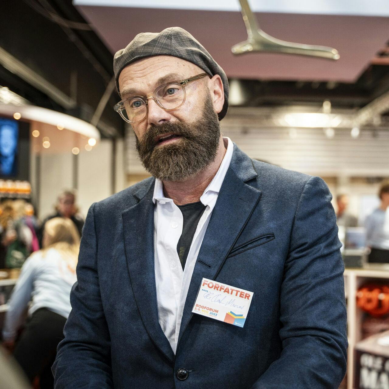 Ole Christian Madsen reagerer på nyheden om, at Jussi Adler-Olsen er uhelbredeligt syg.