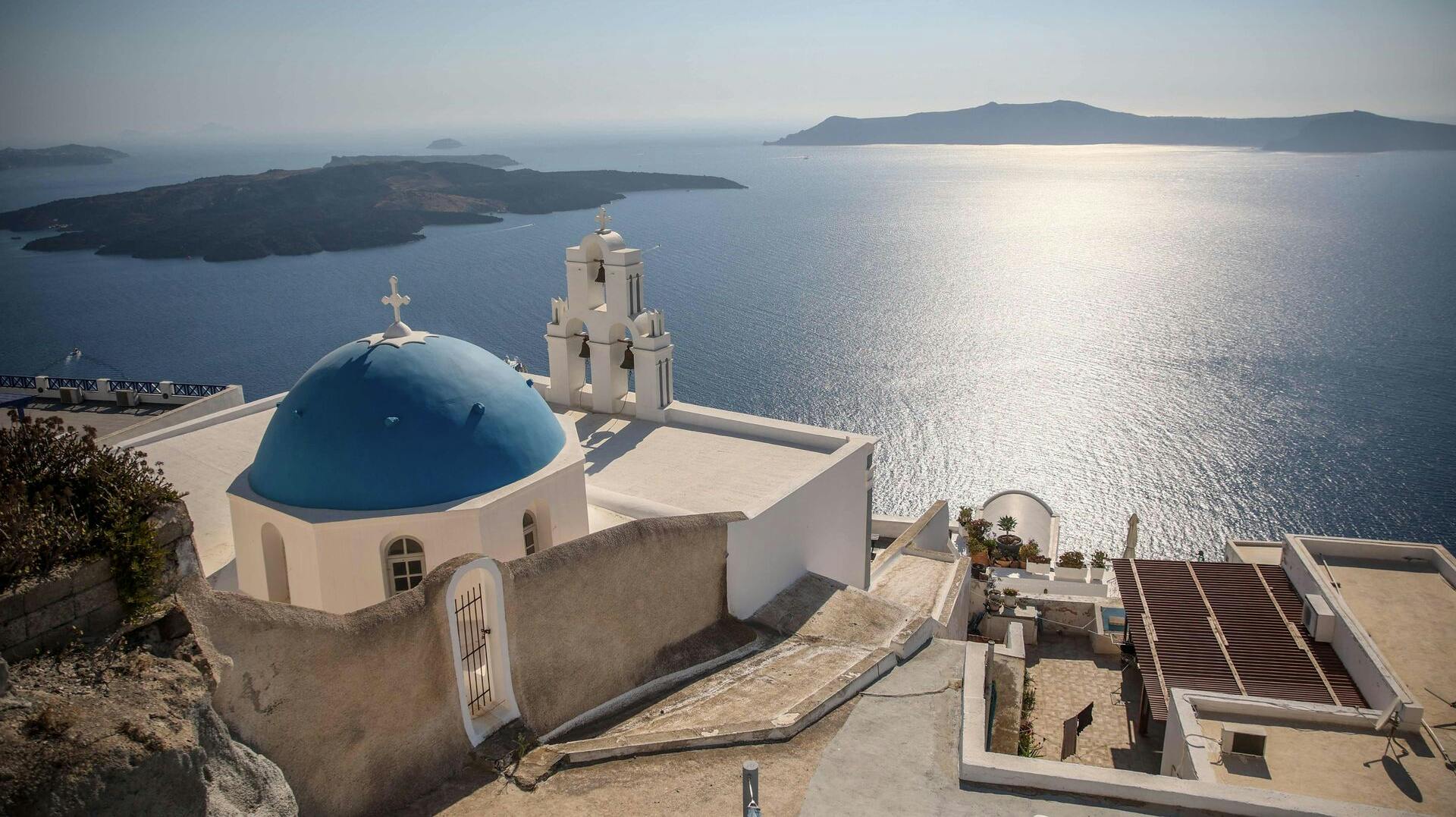 En stribe mindre jordskælv har ramt ved den græske ferieø Santorini.