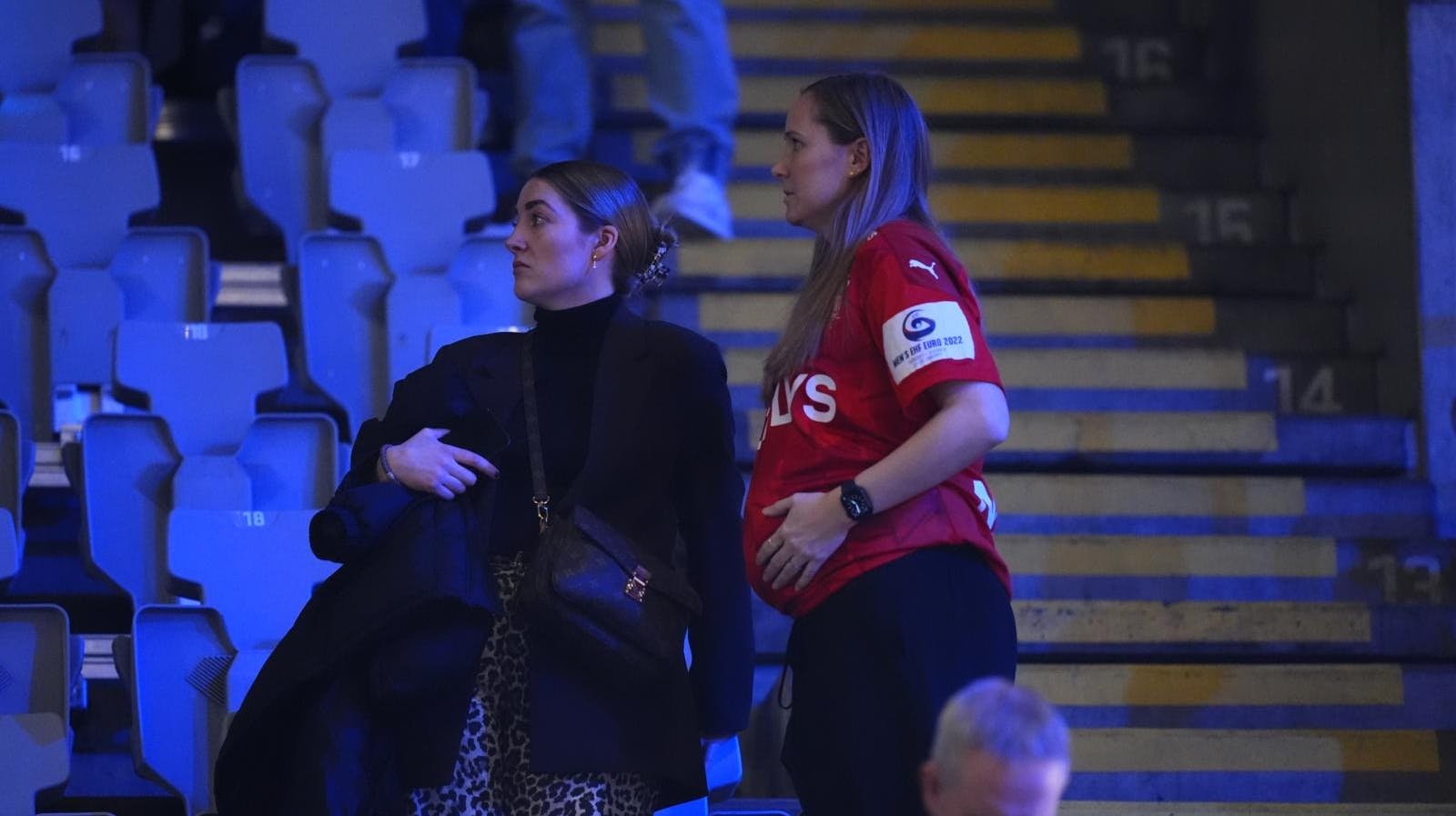 Sabrina har svært ved at skjule, at der er noget stort på vej i den lille familie. For til sommer bliver fire til fem.