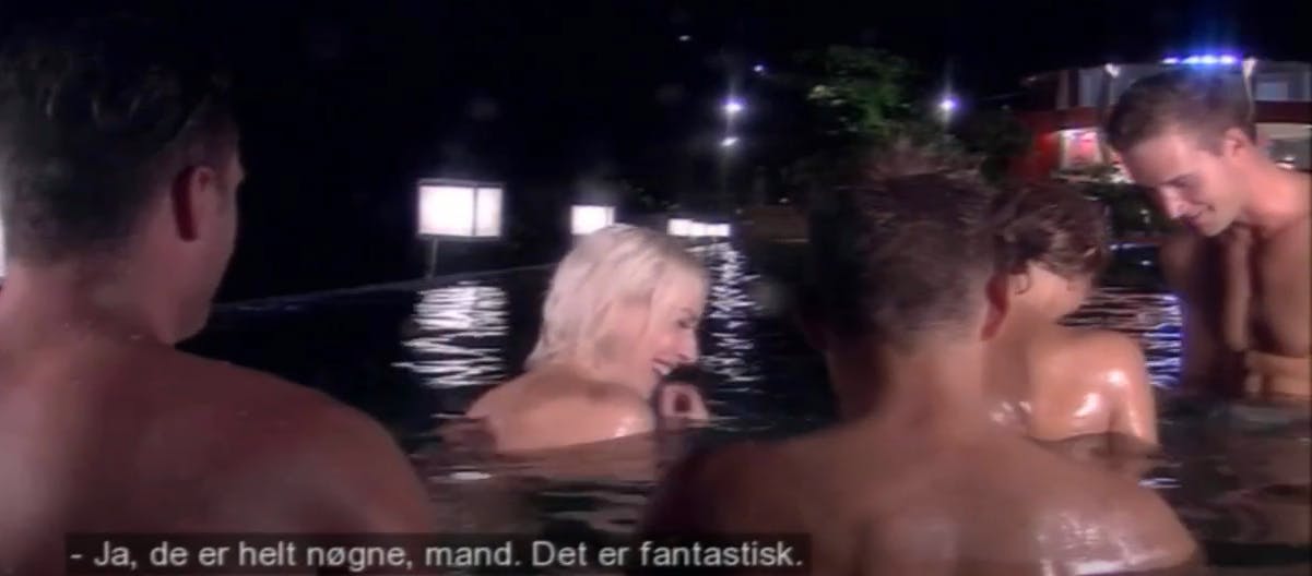 "Kakkeleg" i poolen i sæson ni af "Paradise Hotel".