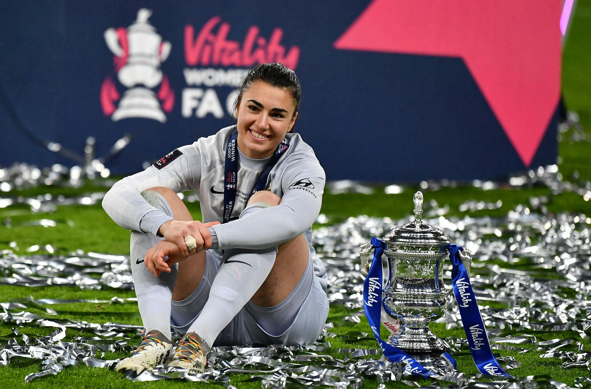 Svenske Zecira Musovic kommer ikke til at spille mere fodbold i denne sæson, da hun venter sit første barn. Det er endnu uvist, om hun kommer med til EM til sommer, hvor Sverige møder Danmark i første kamp.