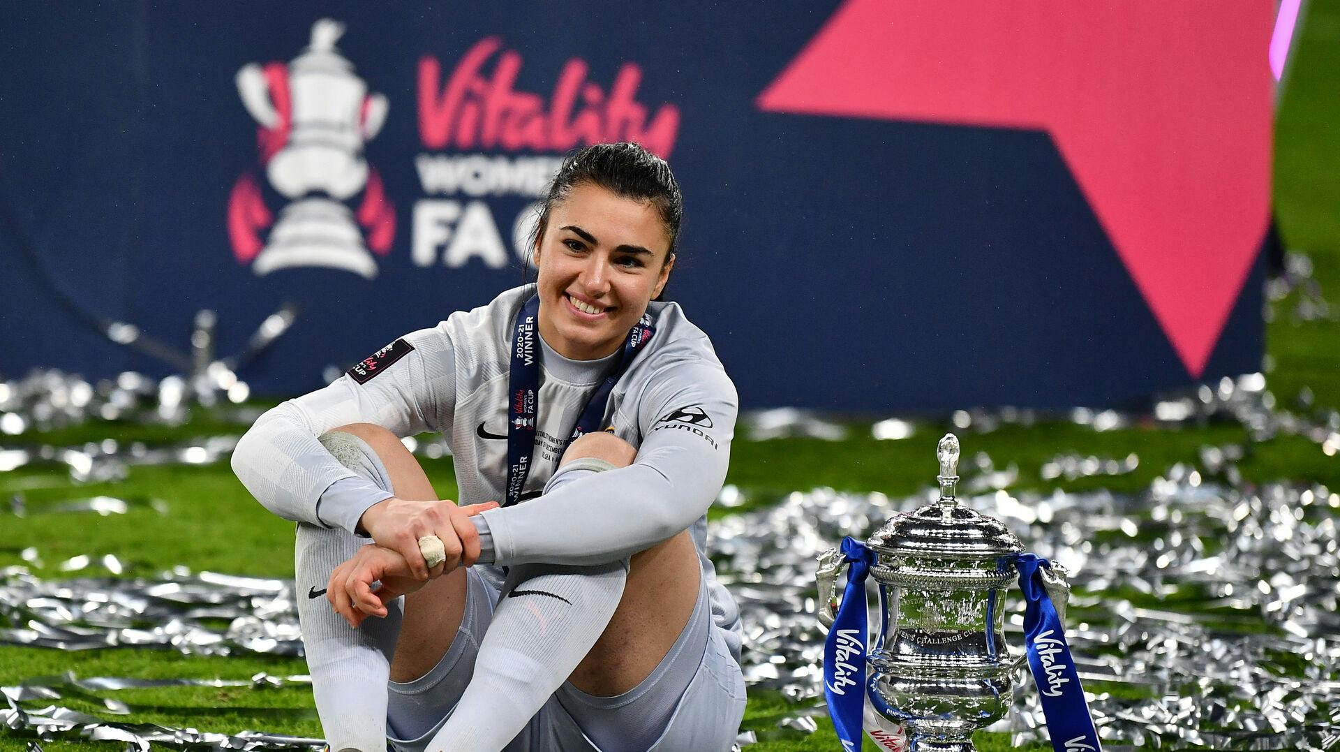 Svenske Zecira Musovic kommer ikke til at spille mere fodbold i denne sæson, da hun venter sit første barn. Det er endnu uvist, om hun kommer med til EM til sommer, hvor Sverige møder Danmark i første kamp.