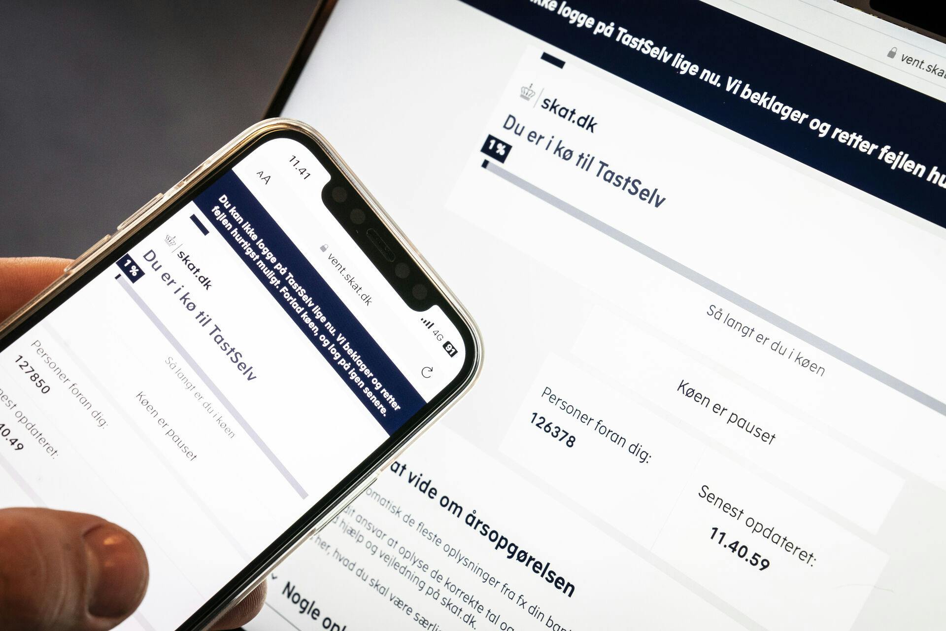 Affotografering af skat.dk på computer, hvor tusindvis af borgere er i kø for at se deres årsopgørelse, fredag den 10. marts 2023. Den officielle åbningsdag er mandag den 13. marts, men tidligere år har Skattestyrelsen åbnet årsopgørelsen fredagen inden.. (Foto: Mads Claus Rasmussen/Ritzau Scanpix)