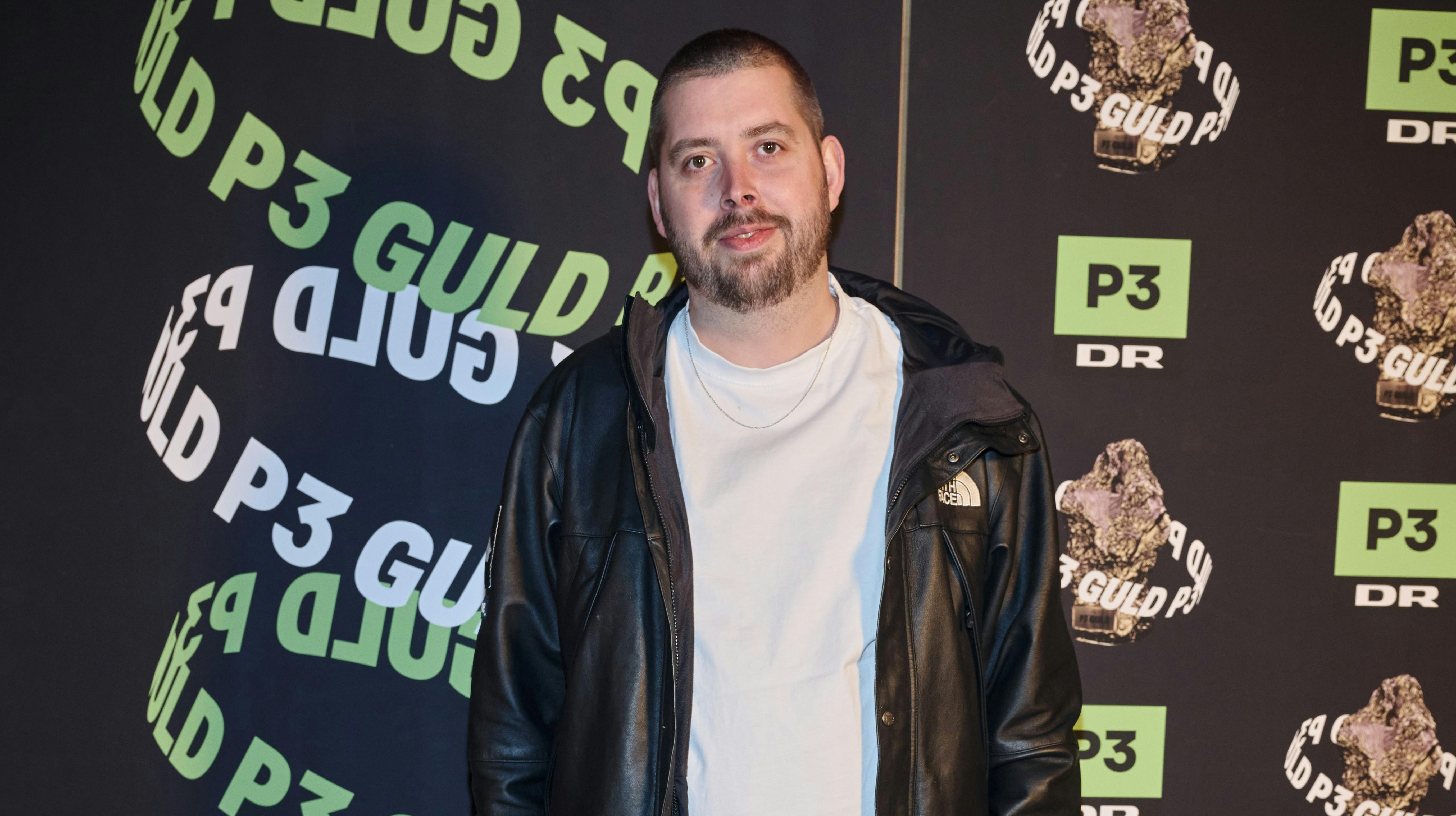 Emil Lange har fået sig en kæreste. 