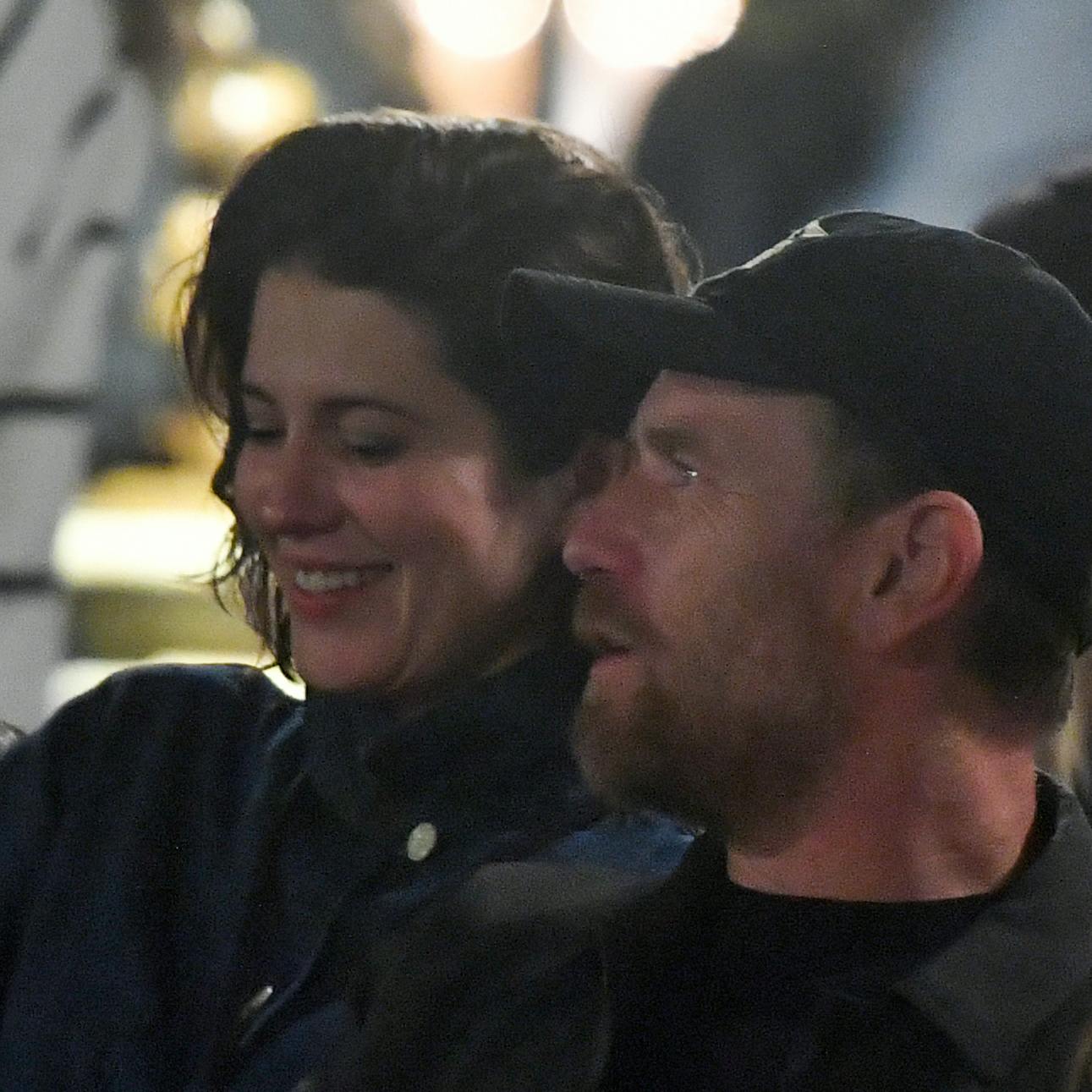 Her ses Ewan McGregor med sin kone Mary Elizabeth Winstead, som den vanvittige kvinde med har "stjålet" Ewan fra hende.